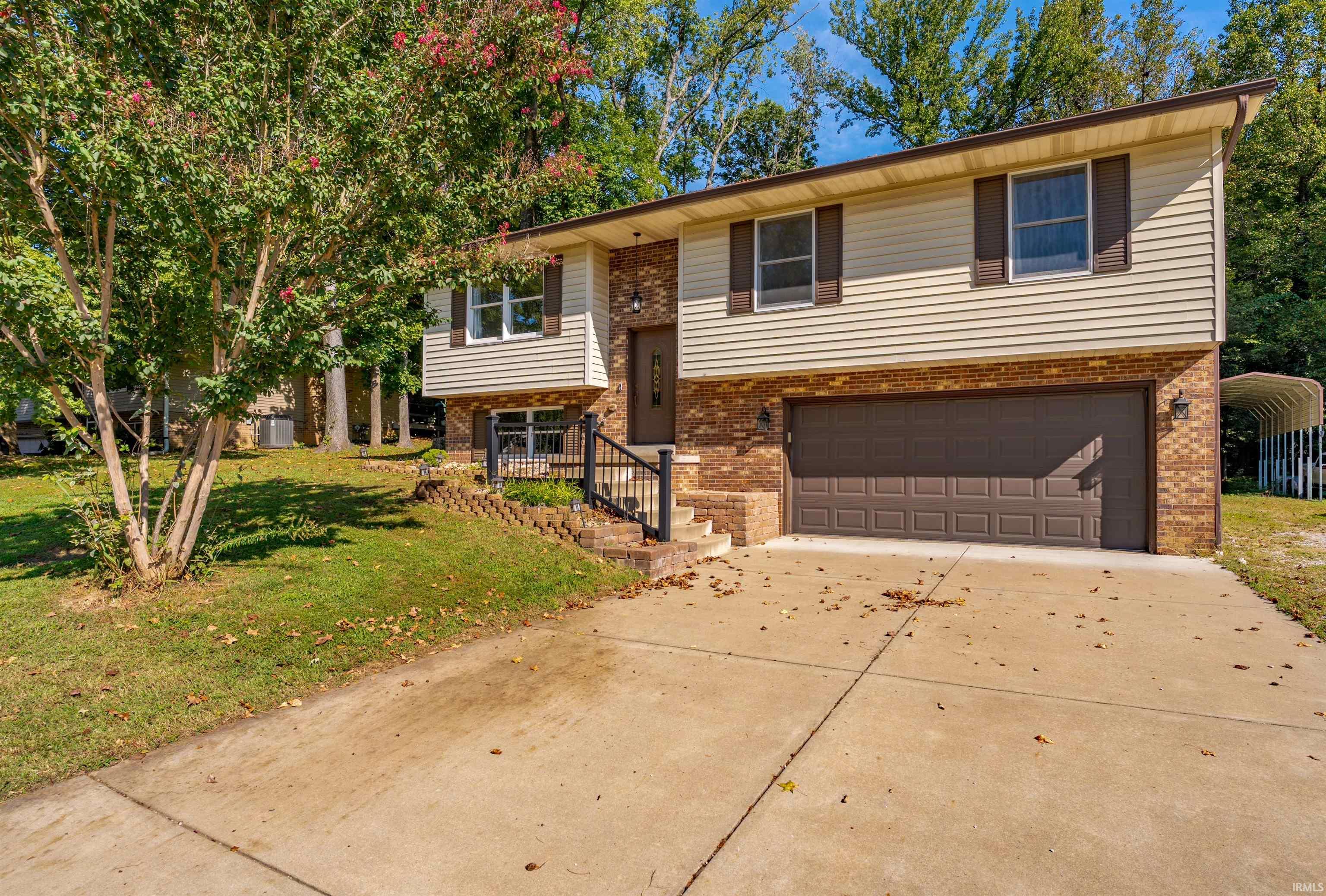 Manufactured home for sale at 1207 Westwood Hills Dr, Evansville, IN 47720 | MLS# 202638689