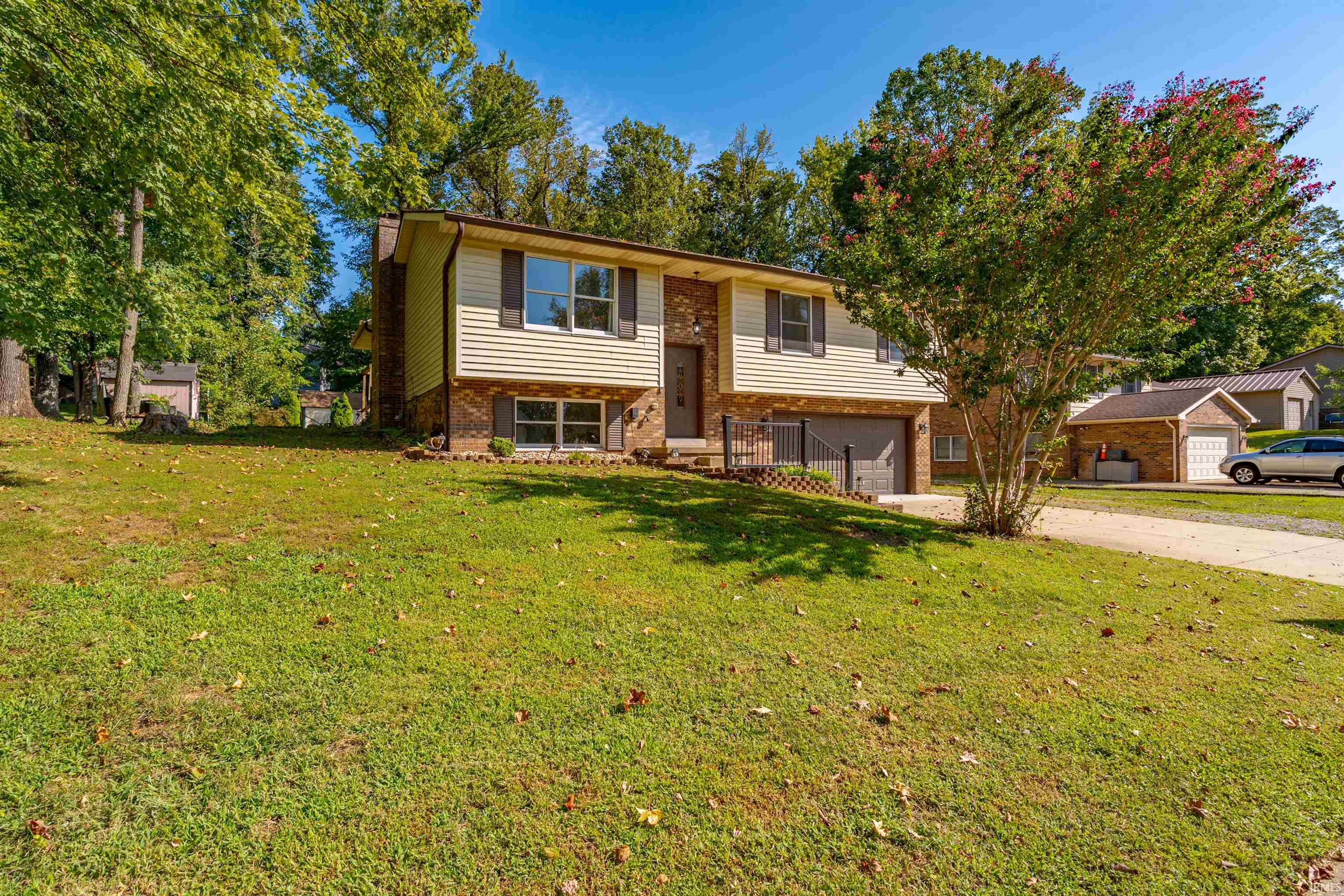 Photo 2 of Manufactured home for sale at 1207 Westwood Hills Dr, Evansville, IN 47720 | MLS# 202638689 | Listing updated on 2026-09-18