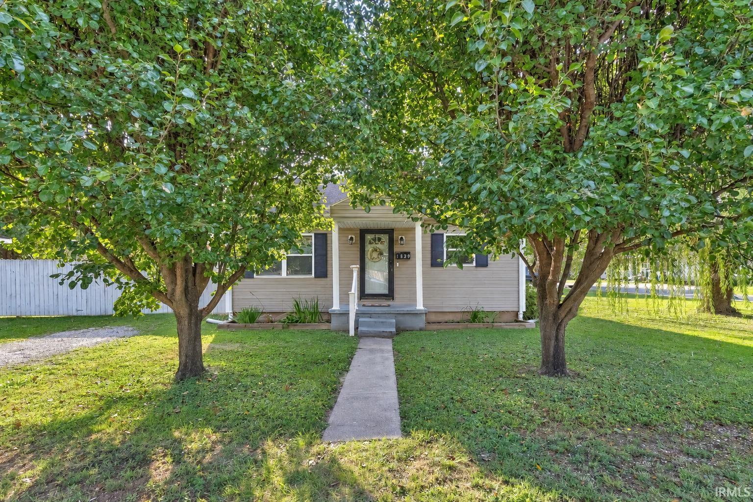 Manufactured home for sale at 1829 Monroe Ave, Evansville, IN 47714 | MLS# 202638711