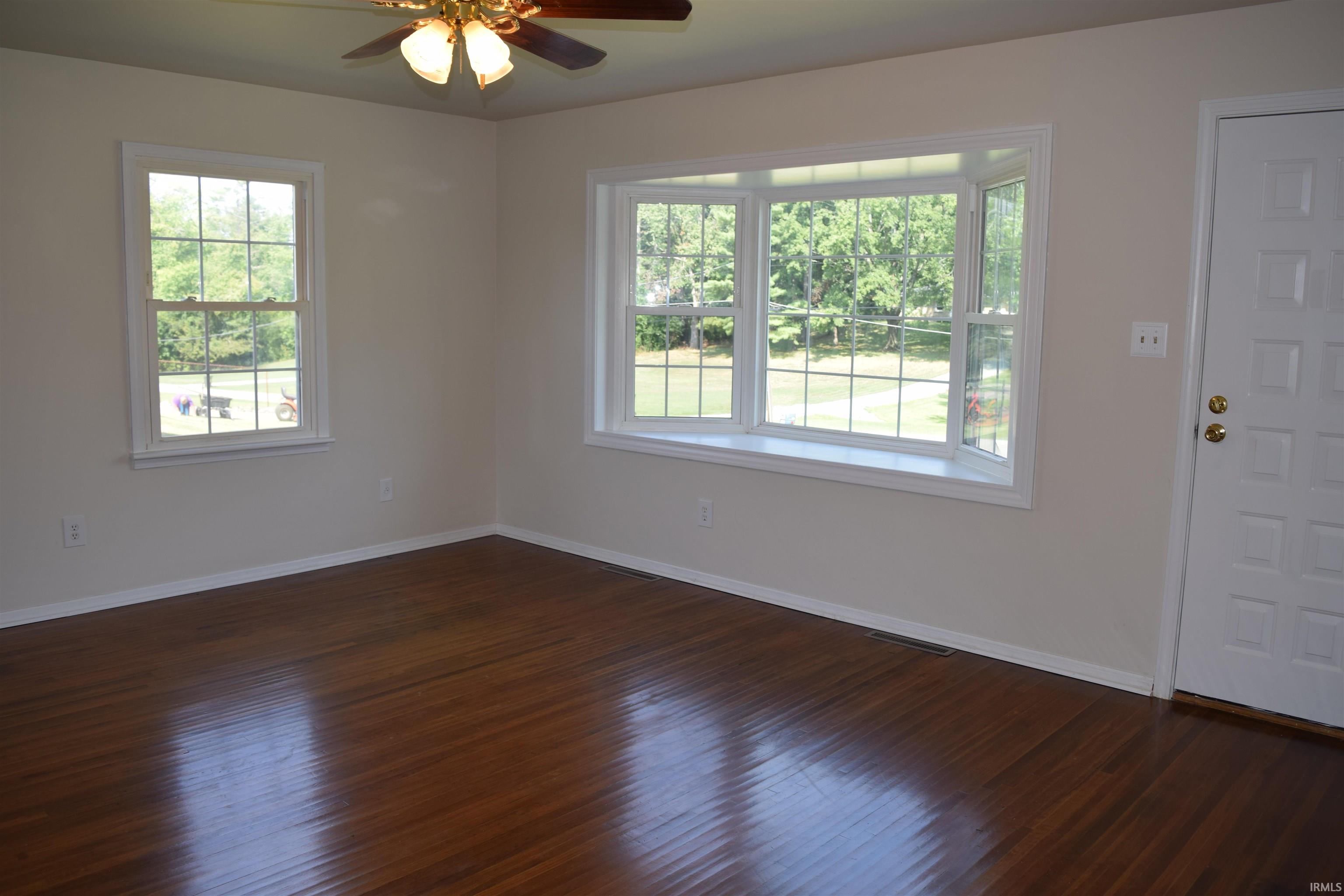 Photo 3 of Manufactured home for sale at 5718 Plainview Dr, Evansville, IN 47720 | MLS# 202638831 | Listing updated on 2026-09-18