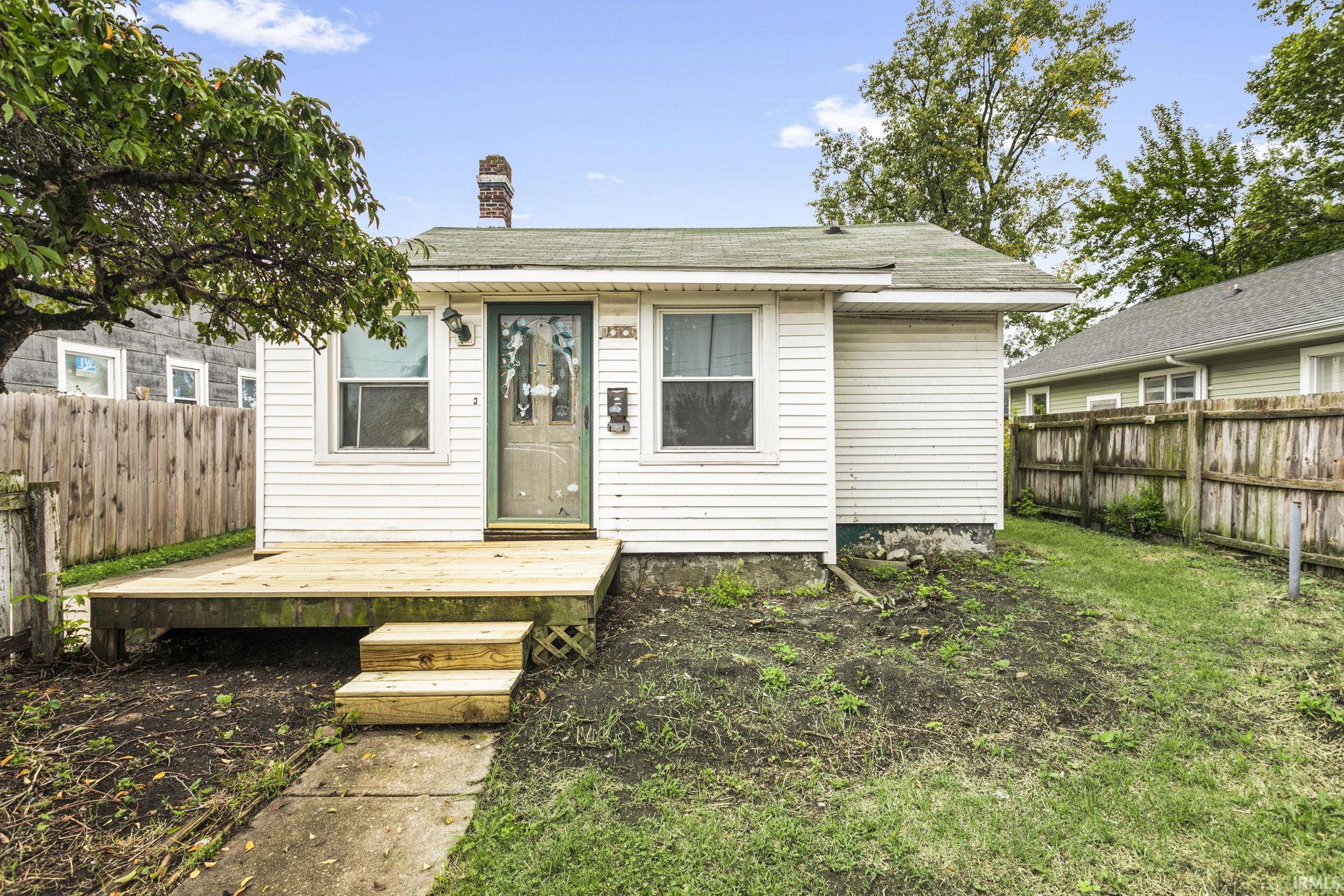 Manufactured home for sale at 1509 Mcpherson St, South Bend, IN 46613 | MLS# 202638864