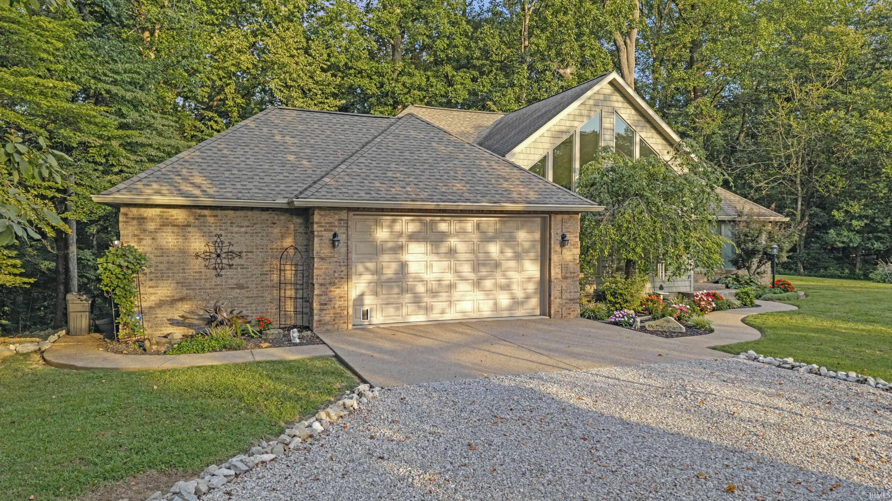 Photo 3 of Sale Pending at 7200 Holly Dr, Evansville, IN 47712 | MLS# 202638920 | Listing updated on 2026-09-27