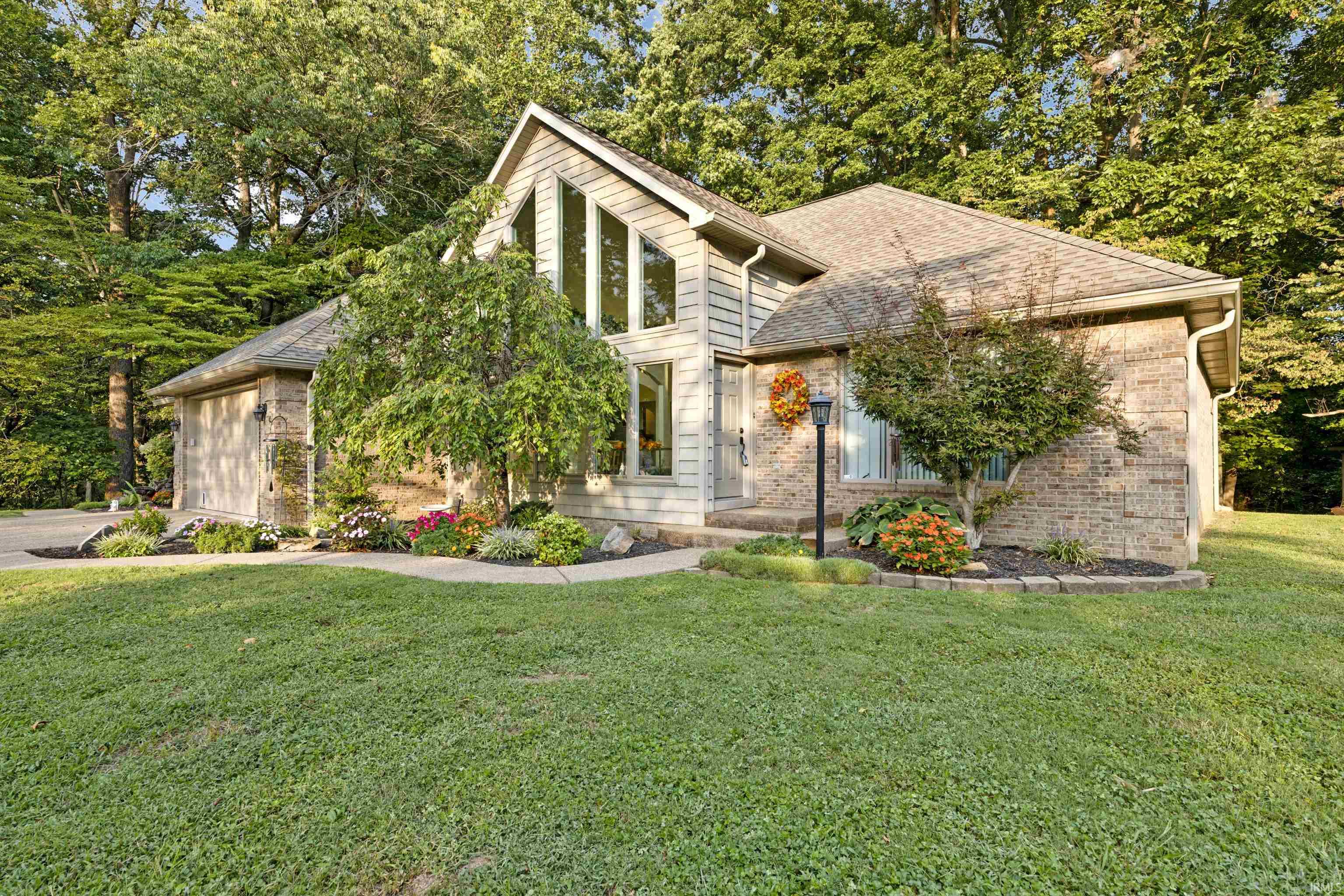 Photo 3 of Sale Pending at 7200 Holly Dr, Evansville, IN 47712 | MLS# 202638920 | Listing updated on 2026-09-27