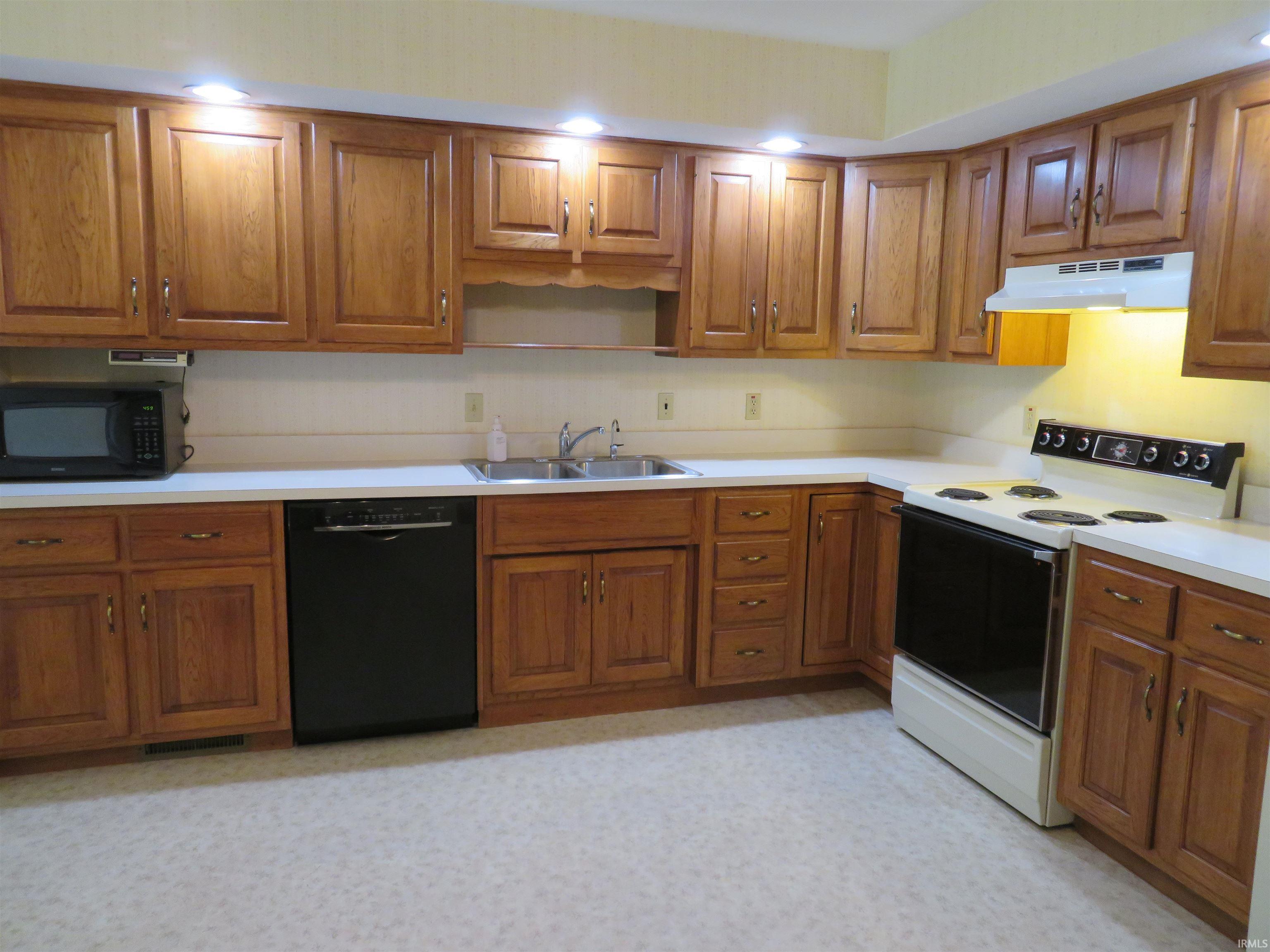 Photo 2 of Sale Pending at 1492 Hampton Cir, Goshen, IN 46526 | MLS# 202638955 | Listing updated on 2026-09-26