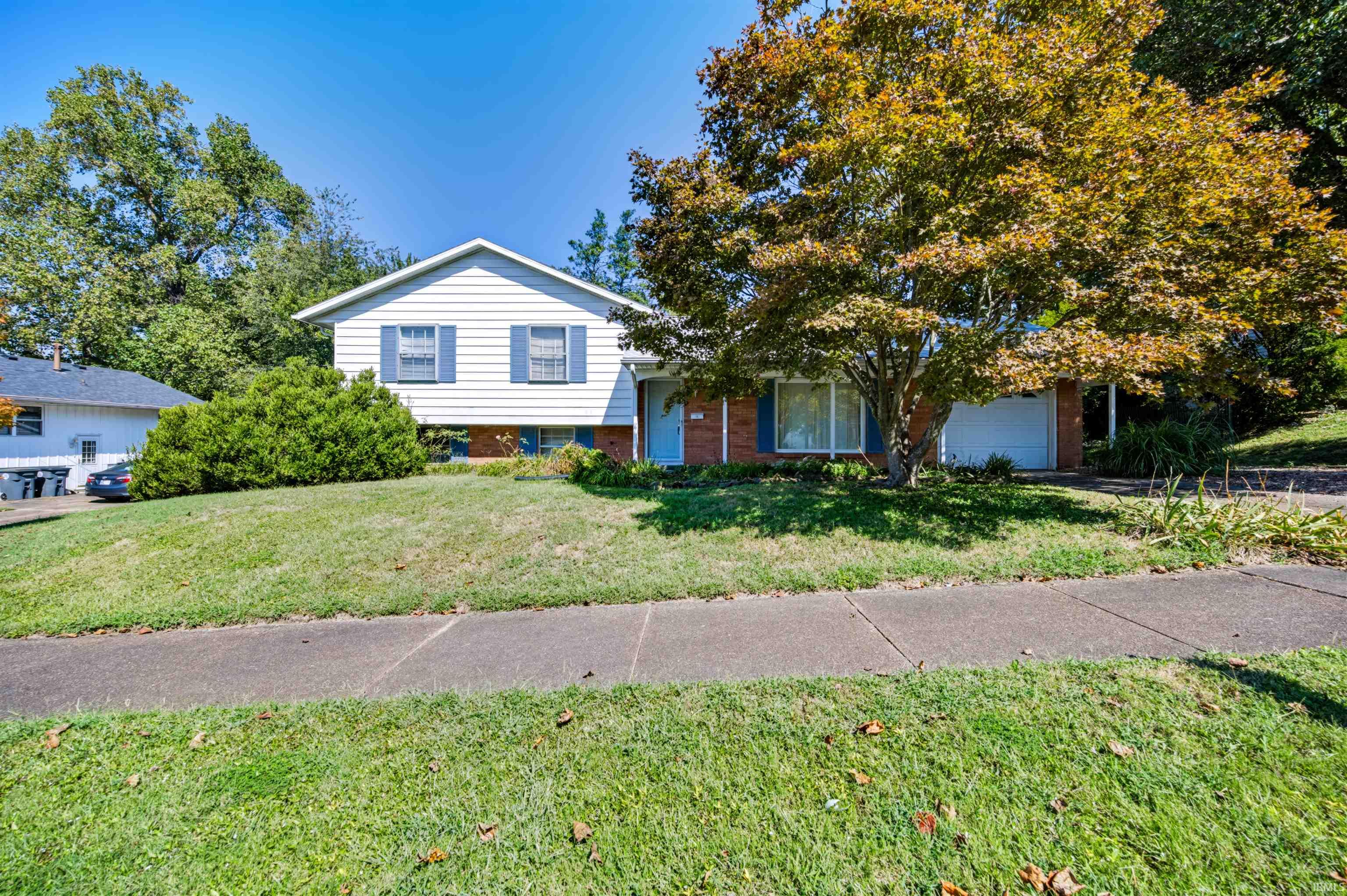 Manufactured home for sale at 1113 Westchester Ct, Evansville, IN 47710 | MLS# 202638957