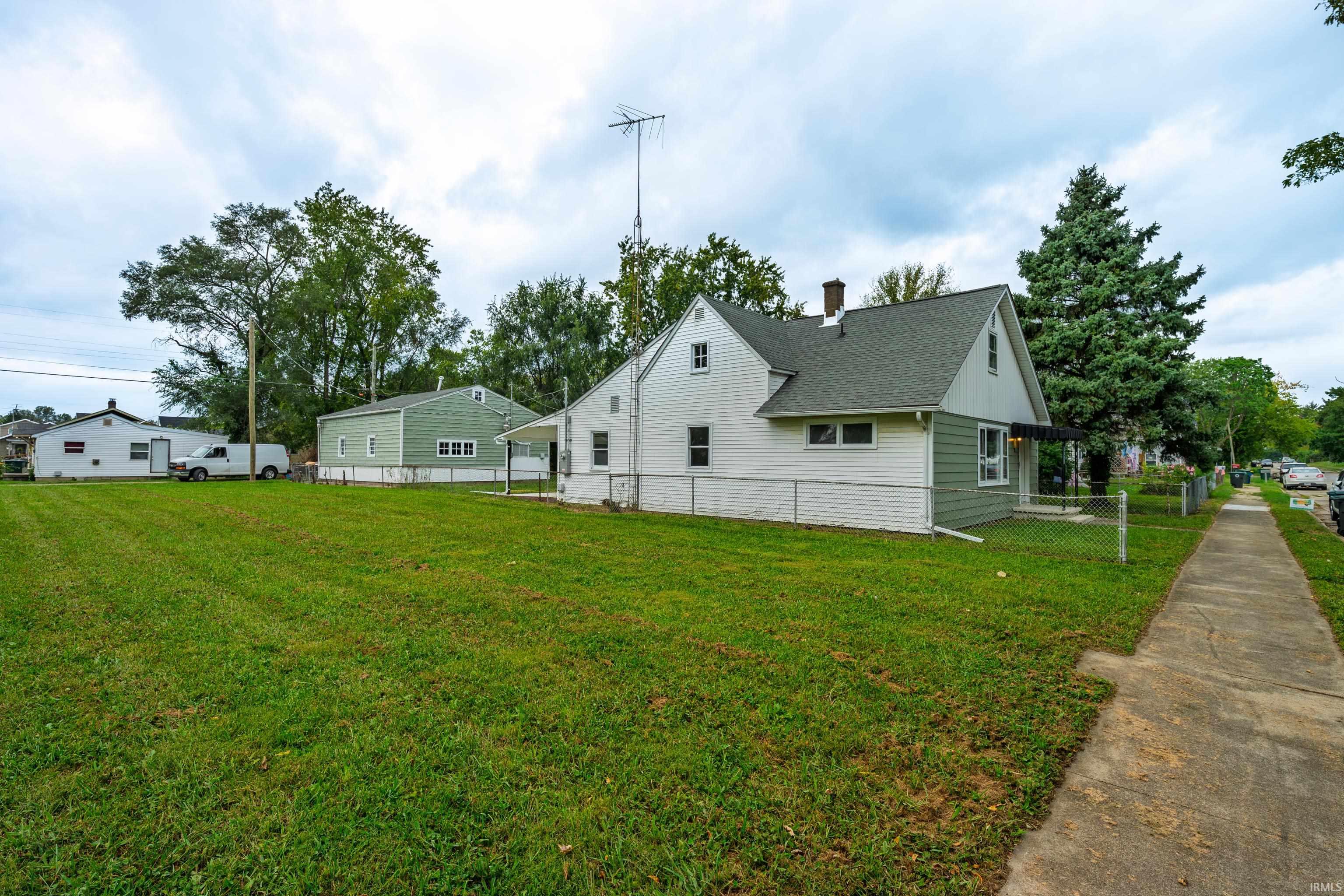 Photo 3 of Manufactured home for sale at 2327 S Jefferson St, Muncie, IN 47302 | MLS# 202638959 | Listing updated on 2026-09-19
