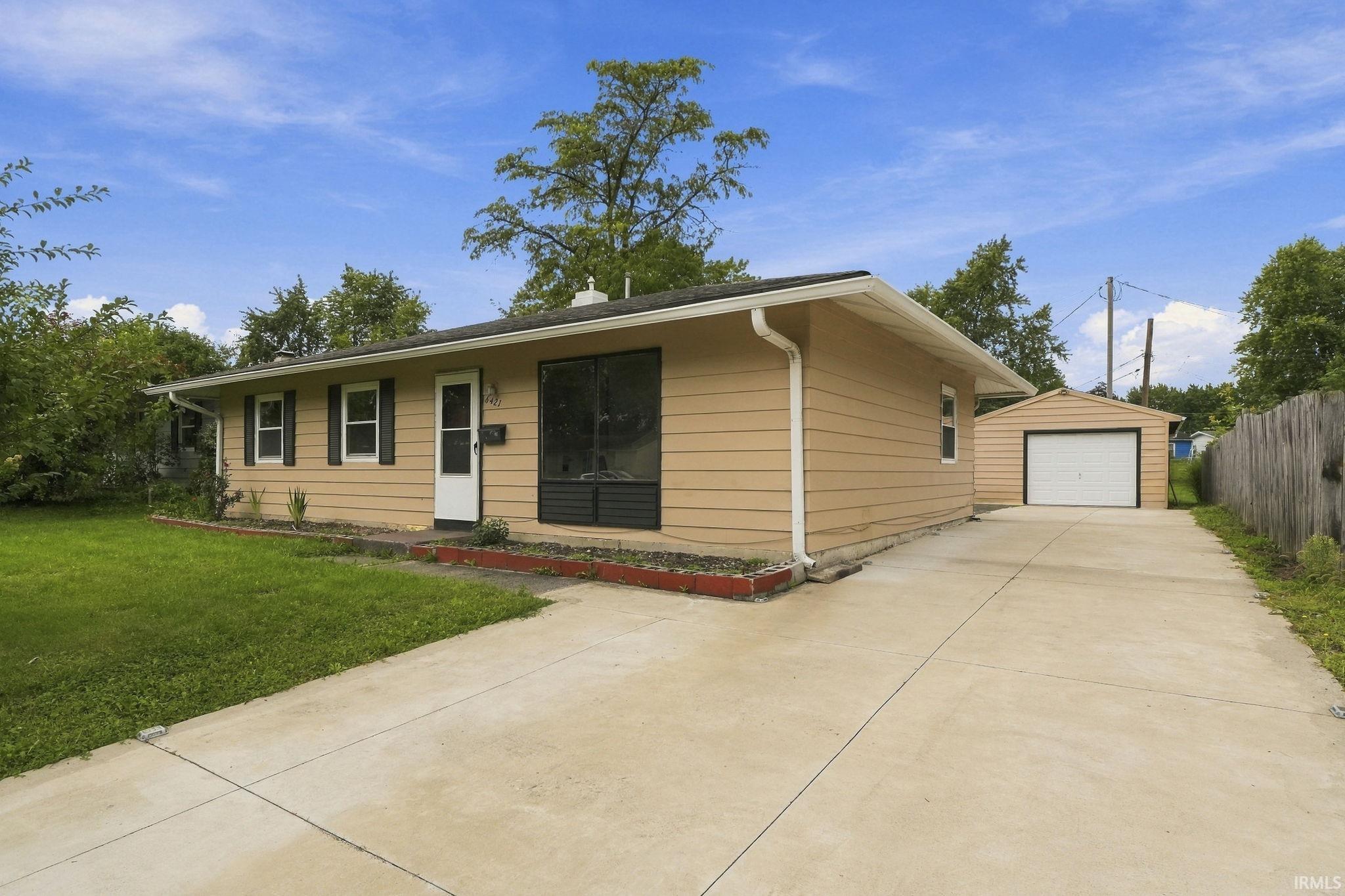 Photo 2 of Sale Pending at 6421 Baytree Dr, Fort Wayne, IN 46825 | MLS# 202638970 | Listing updated on 2026-09-21
