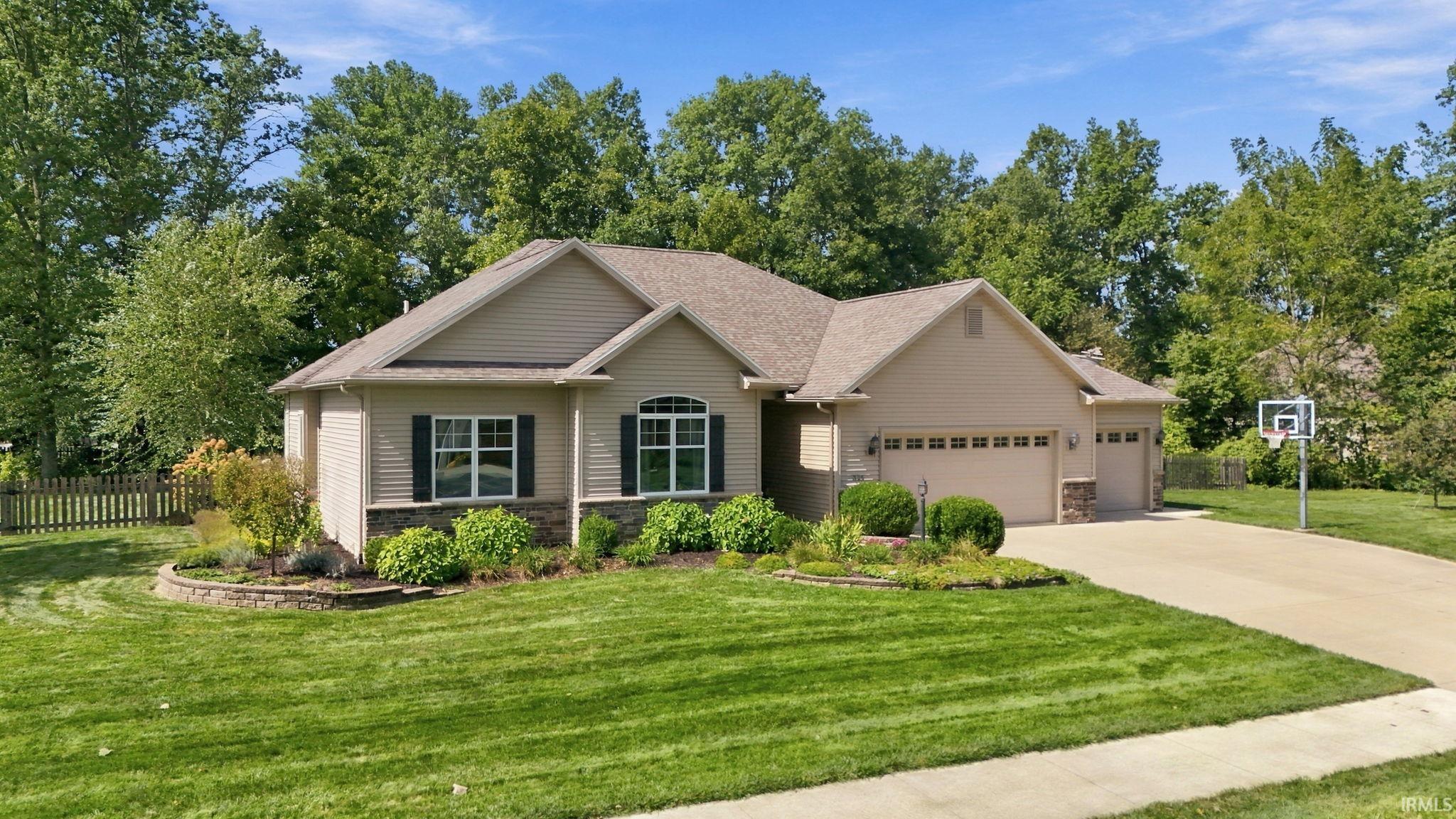 Photo 3 of Sale Pending at 326 Oak Forest Dr, Bluffton, IN 46714 | MLS# 202639061 | Listing updated on 2026-10-02