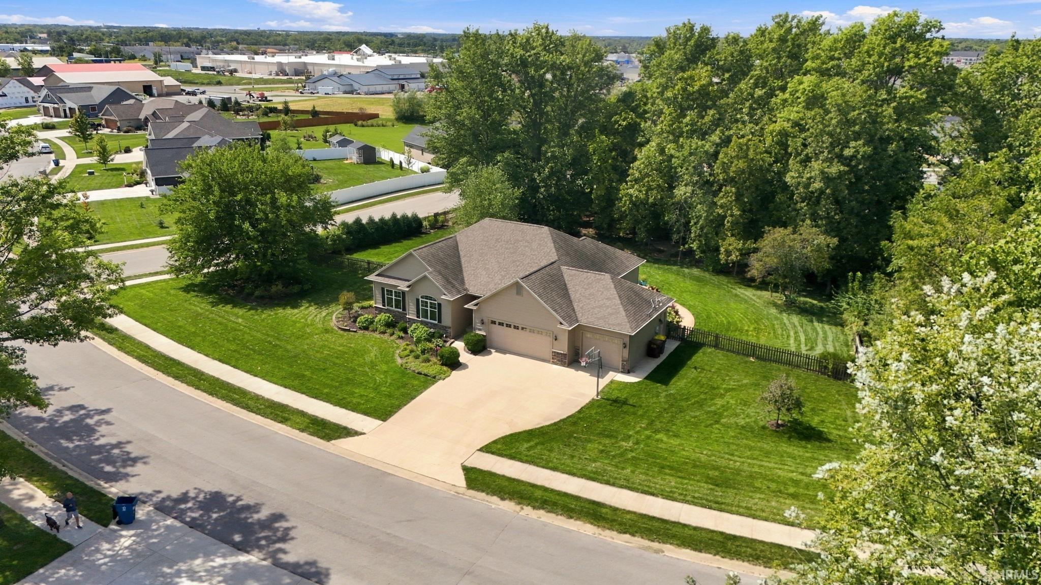 Photo 3 of Sale Pending at 326 Oak Forest Dr, Bluffton, IN 46714 | MLS# 202639061 | Listing updated on 2026-10-02