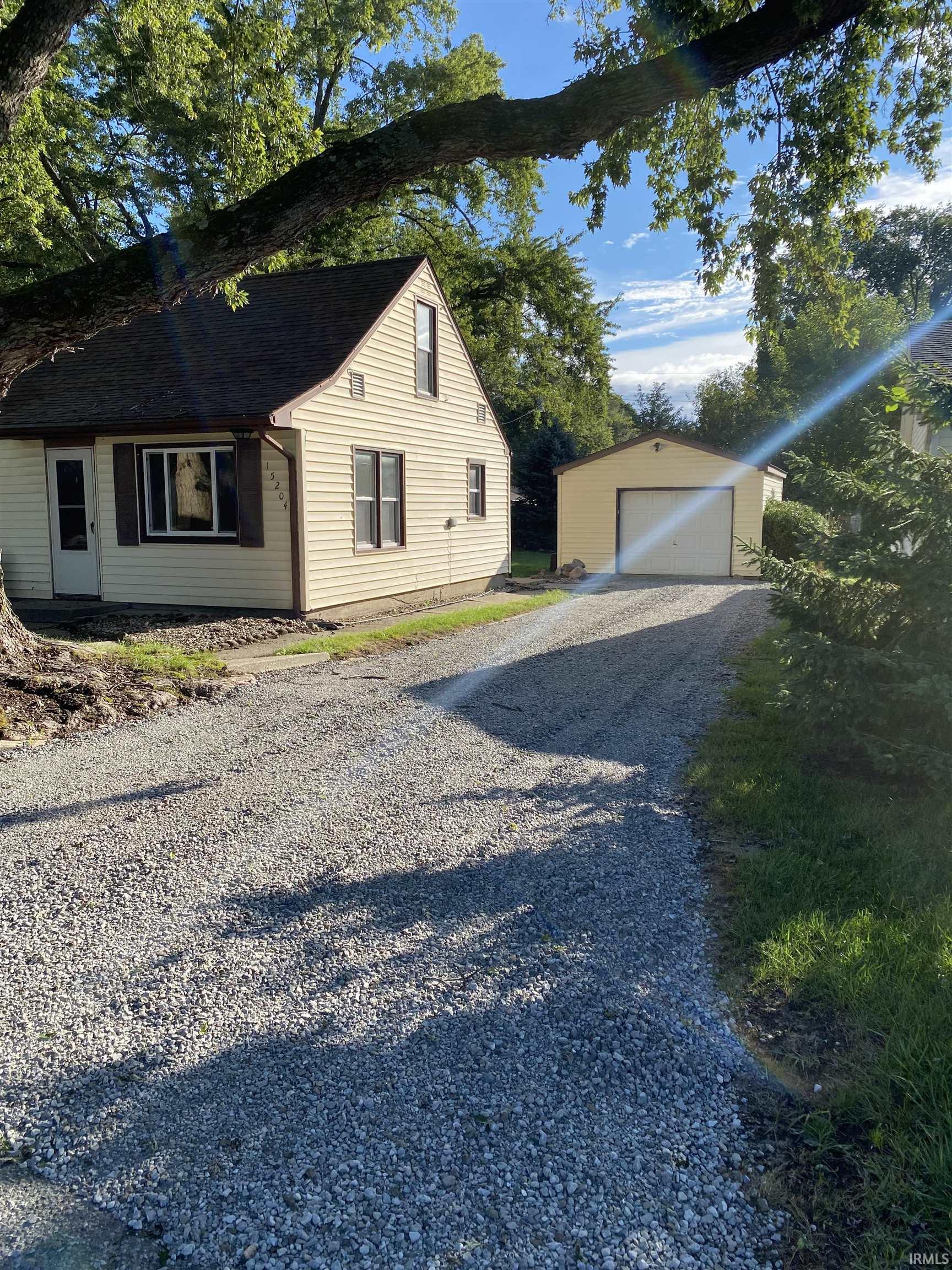Photo 2 of Sale Pending at 15204 James Dr, Leo, IN 46765 | MLS# 202639091 | Listing updated on 2026-09-27