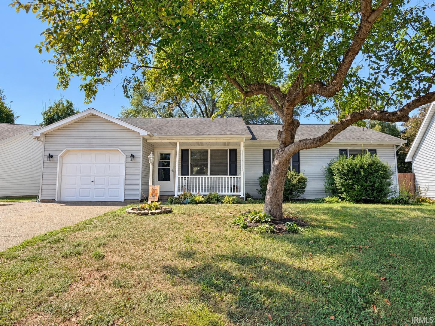 Photo 1 of Sale Pending at 1835 Glenmoor Rd, Evansville, IN 47715 | MLS# 202639123 | Listing updated on 2026-09-27