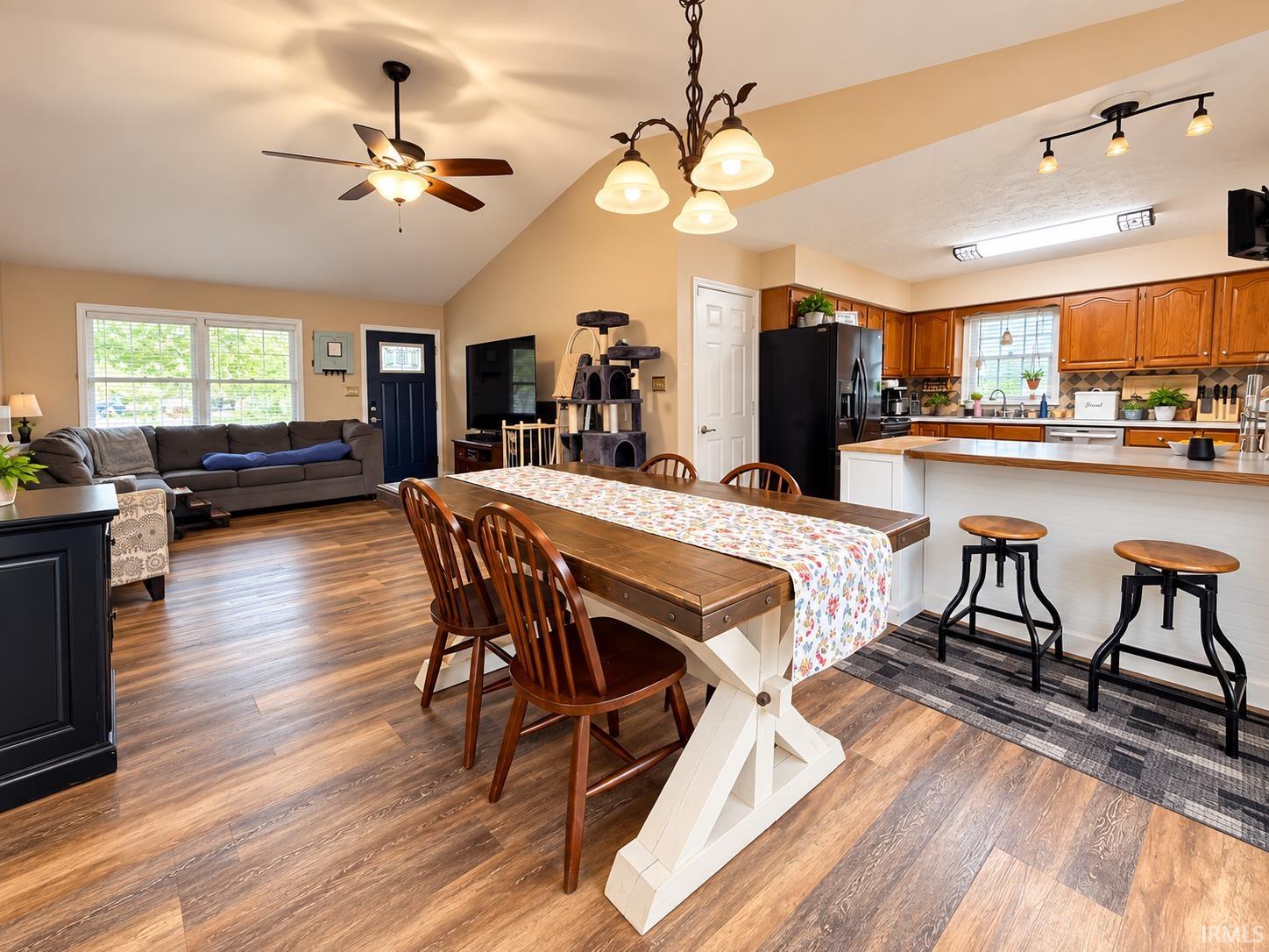 Photo 3 of Sale Pending at 1835 Glenmoor Rd, Evansville, IN 47715 | MLS# 202639123 | Listing updated on 2026-09-27