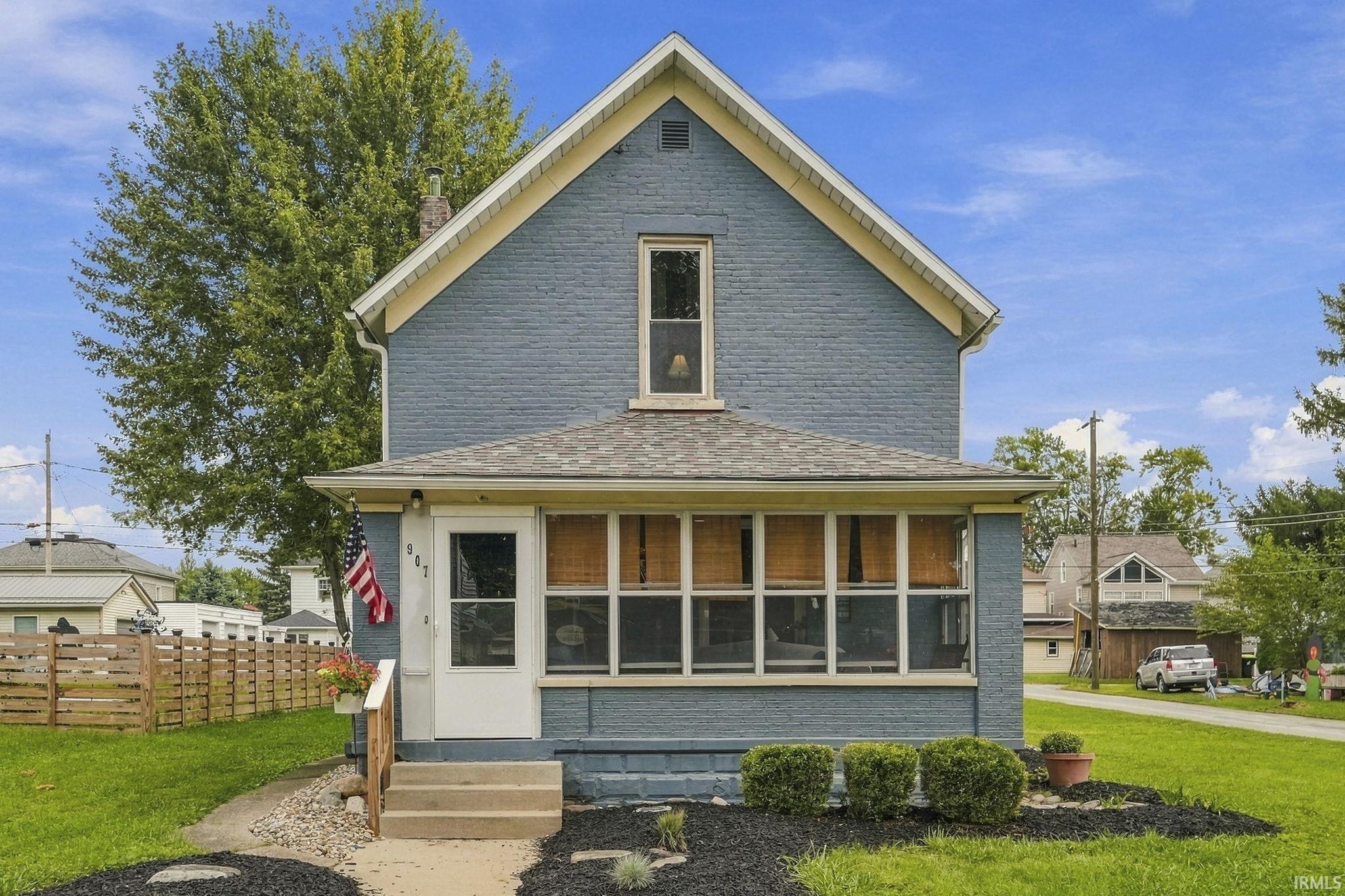 Photo 1 of Sale Pending at 907 Poplar St, Huntington, IN 46750 | MLS# 202639140 | Listing updated on 2026-10-01