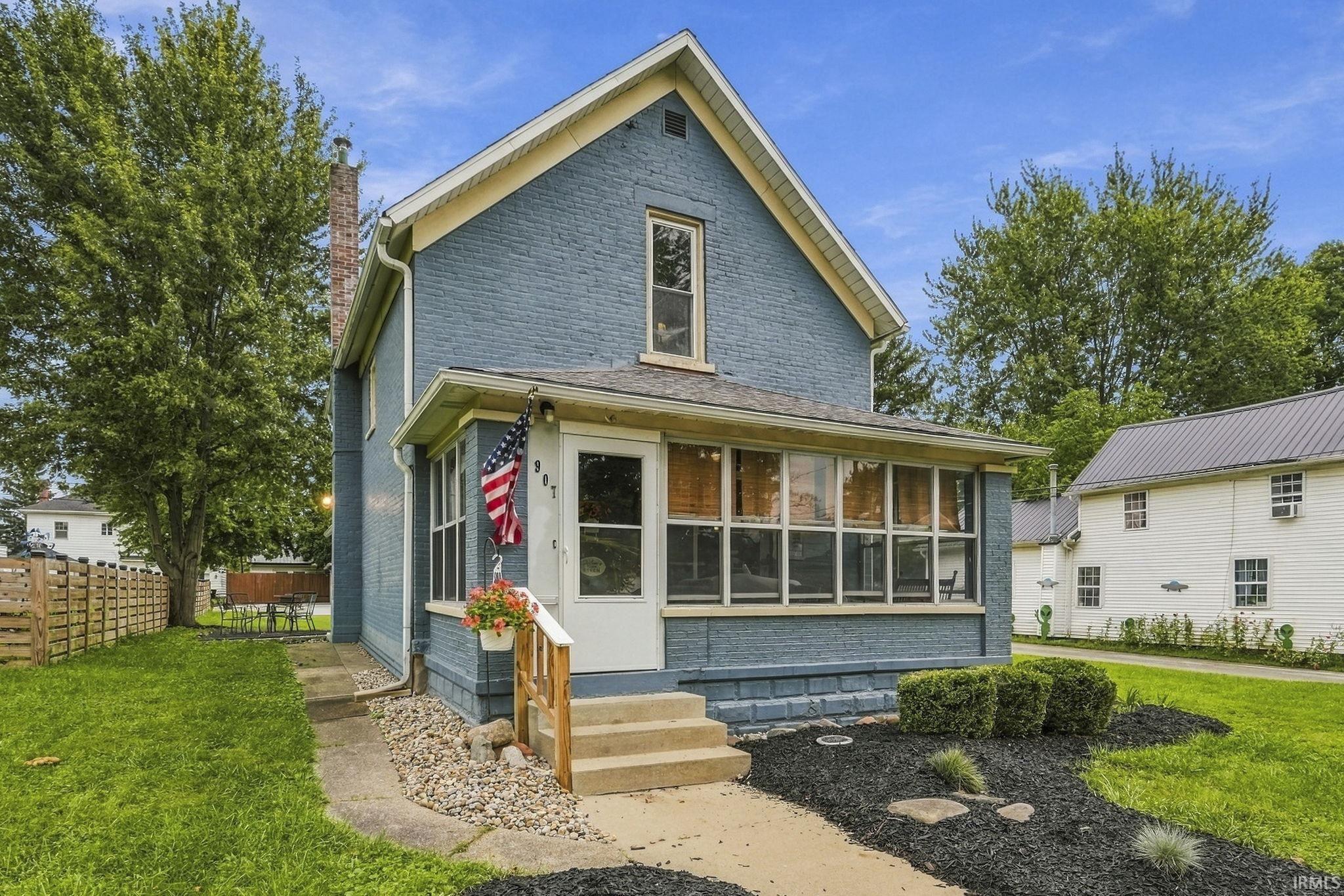 Photo 3 of Sale Pending at 907 Poplar St, Huntington, IN 46750 | MLS# 202639140 | Listing updated on 2026-10-01