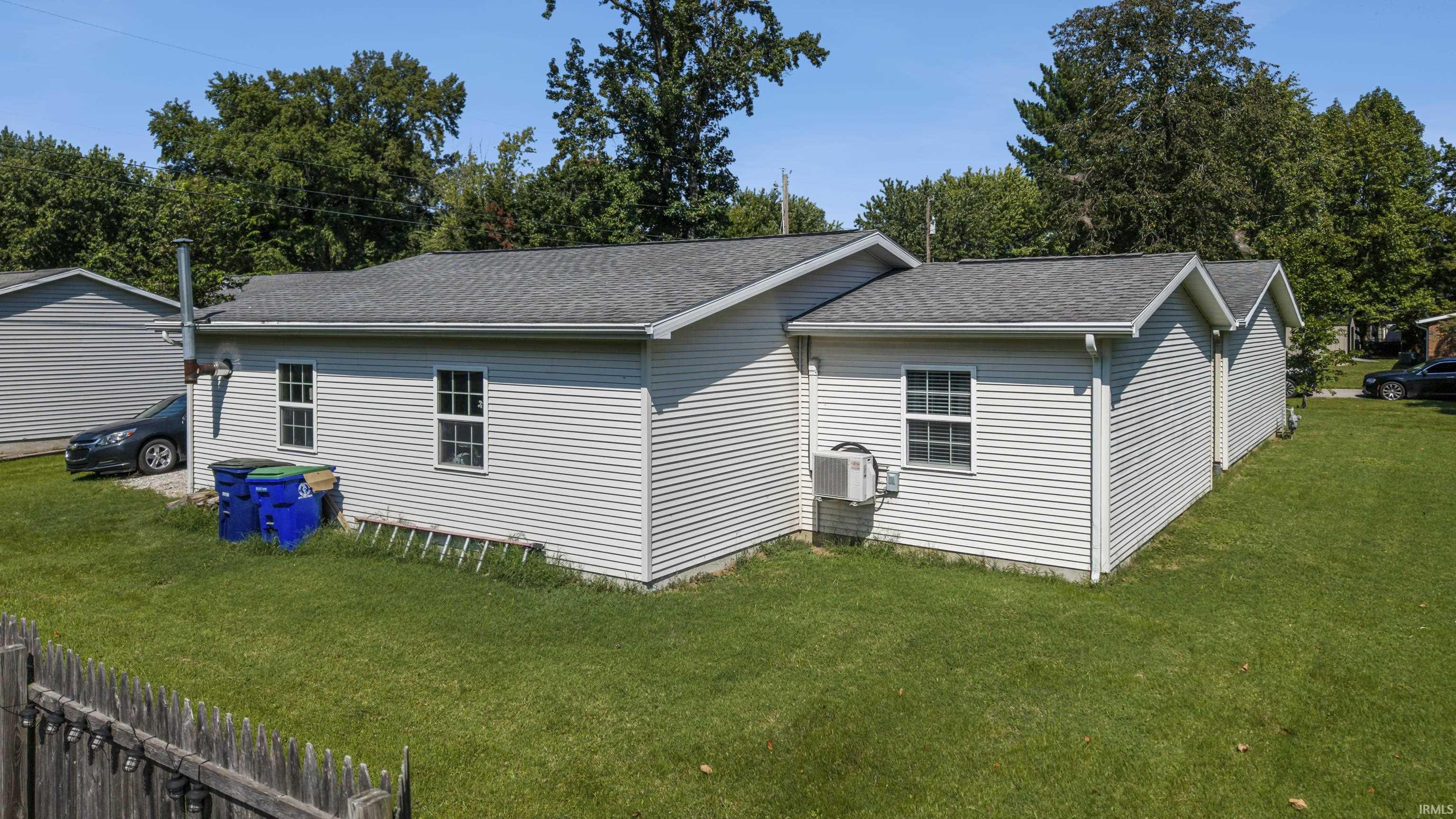 Photo 3 of Sale Pending at 905 E Kentucky St, Princeton, IN 47670 | MLS# 202639147 | Listing updated on 2026-09-25