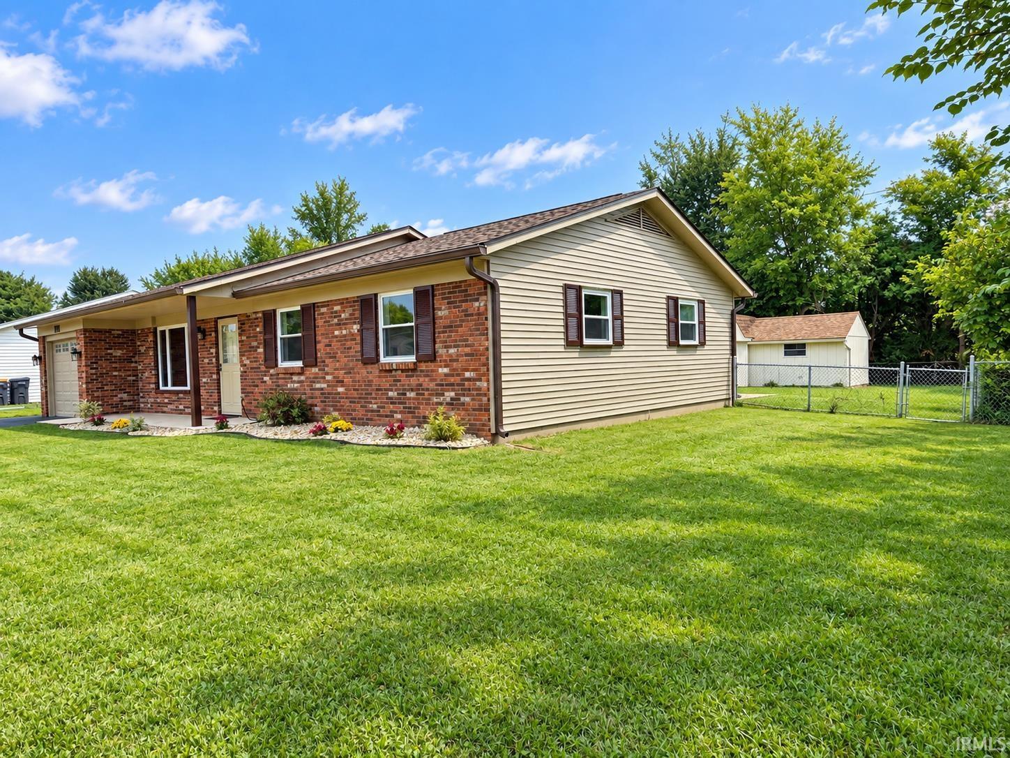 Photo 3 of Manufactured home for sale at 721 S Parkway Dr, Bloomington, IN 47403 | MLS# 202639172 | Listing updated on 2026-09-22