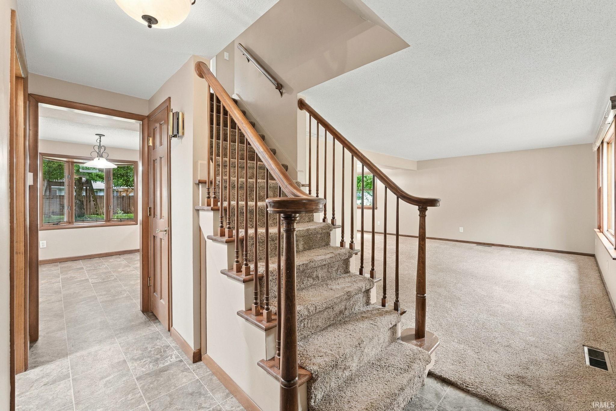 Photo 4 of Sale Pending at 1336 Kenwood Dr, Bluffton, IN 46714 | MLS# 202639185 | Listing updated on 2026-09-24