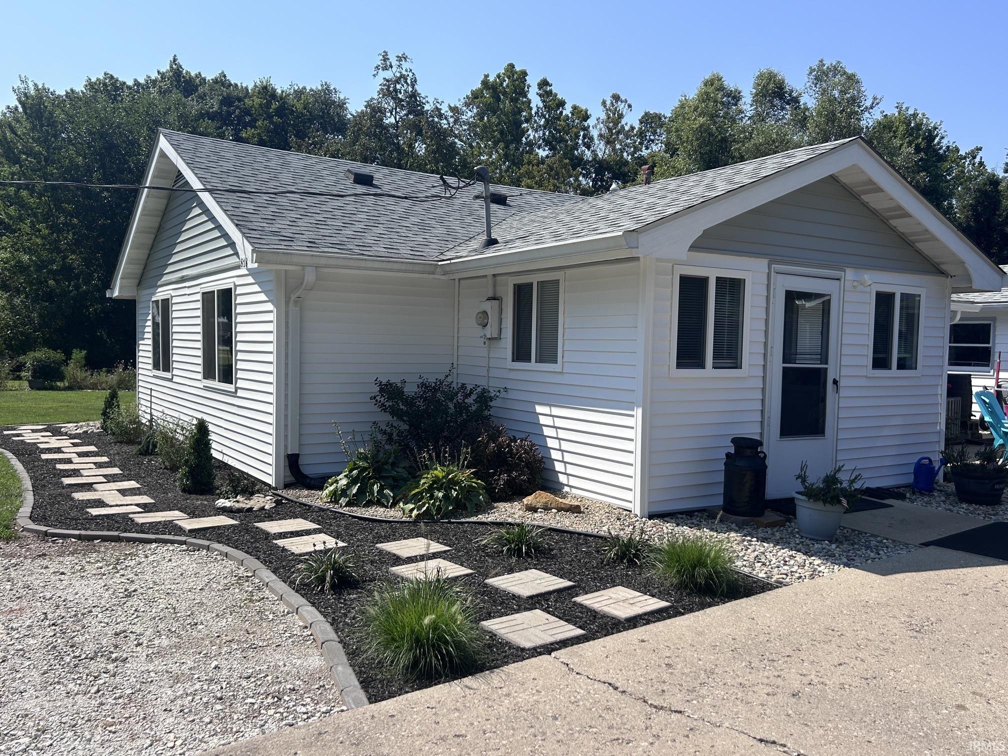 Photo 2 of Manufactured home for sale at 818 Union St, Covington, IN 47932 | MLS# 202639187 | Listing updated on 2026-09-22