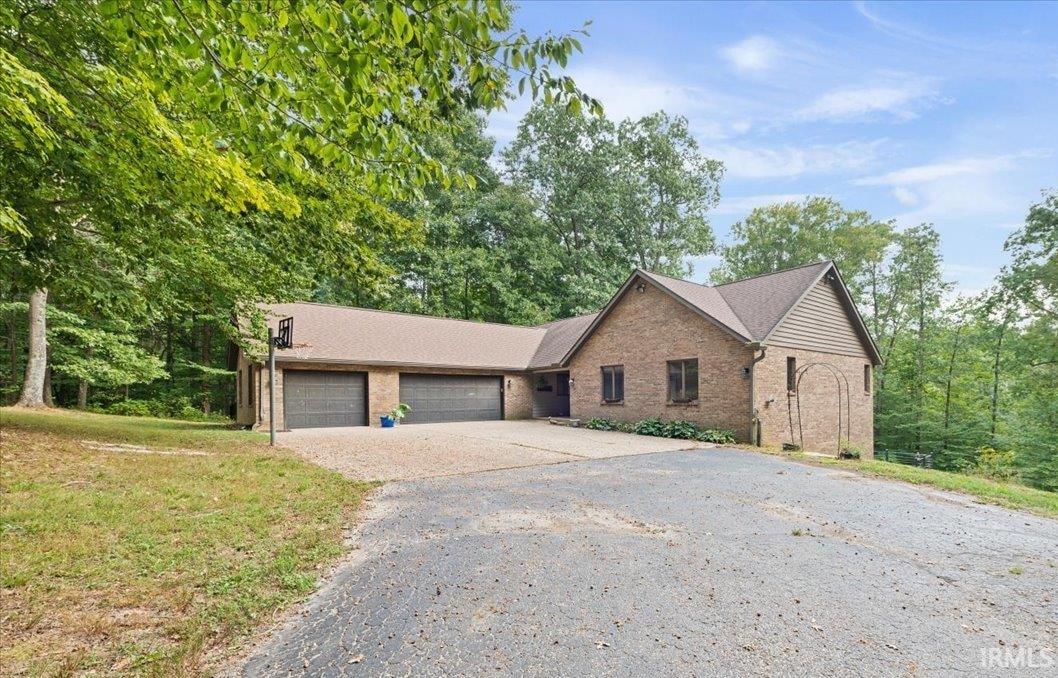 Manufactured home for sale at 6308 N Bent Pine Dr, Bloomington, IN 47408 | MLS# 202639361