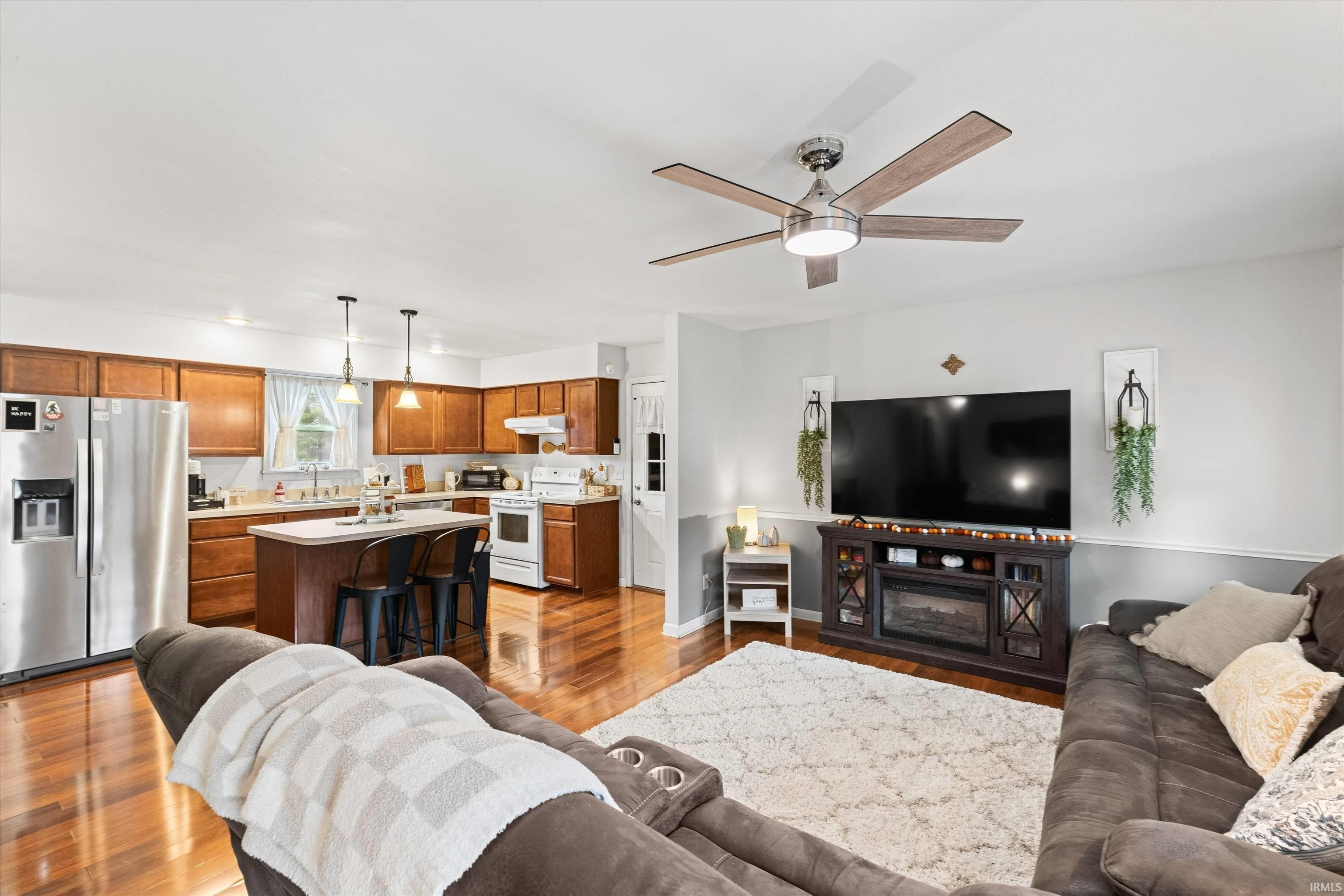Photo 3 of Sale Pending at 906 S Robin St, Princeton, IN 47670 | MLS# 202639386 | Listing updated on 2026-09-28