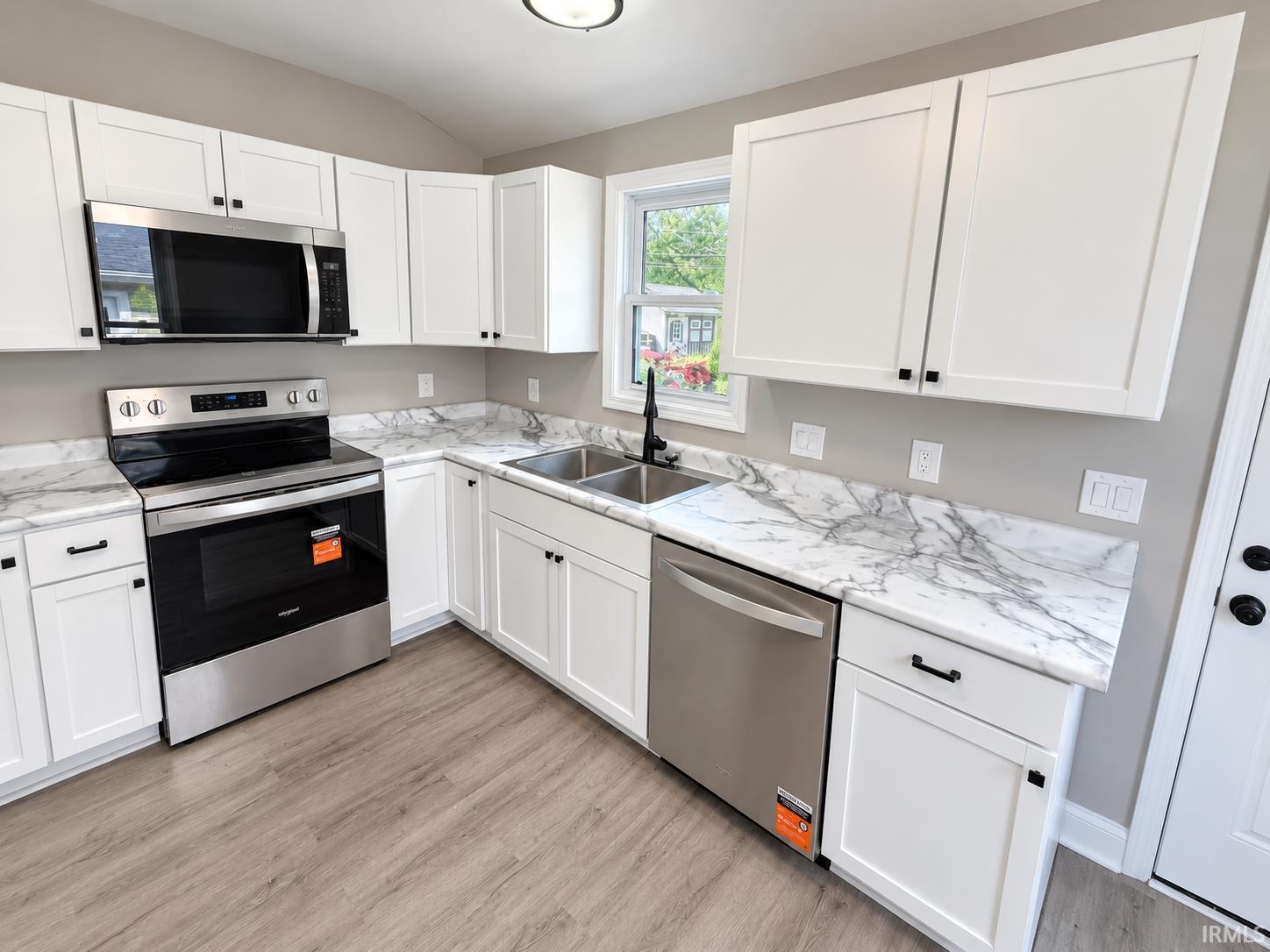 Photo 3 of Sale Pending at 1713 Ewing Ave, Evansville, IN 47712 | MLS# 202639433 | Listing updated on 2026-10-02