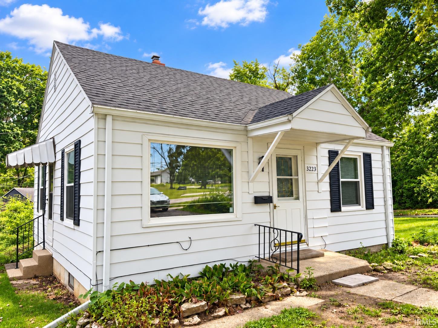 Photo 2 of Sale Pending at 3223 Eastbrook Dr, Fort Wayne, IN 46805 | MLS# 202639499 | Listing updated on 2026-10-02
