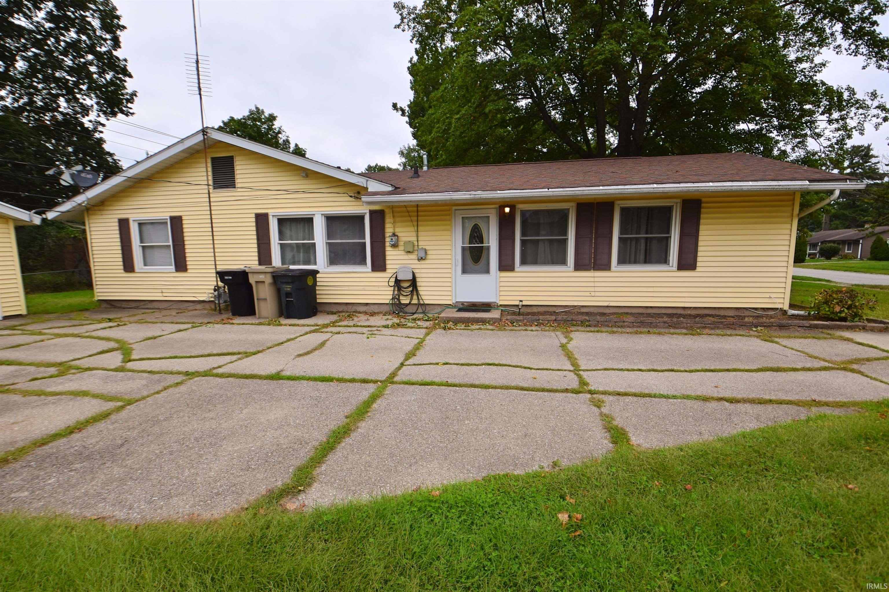 Photo 2 of Sale Pending at 1127 Ebeling Dr, South Bend, IN 46615 | MLS# 202639523 | Listing updated on 2026-09-26