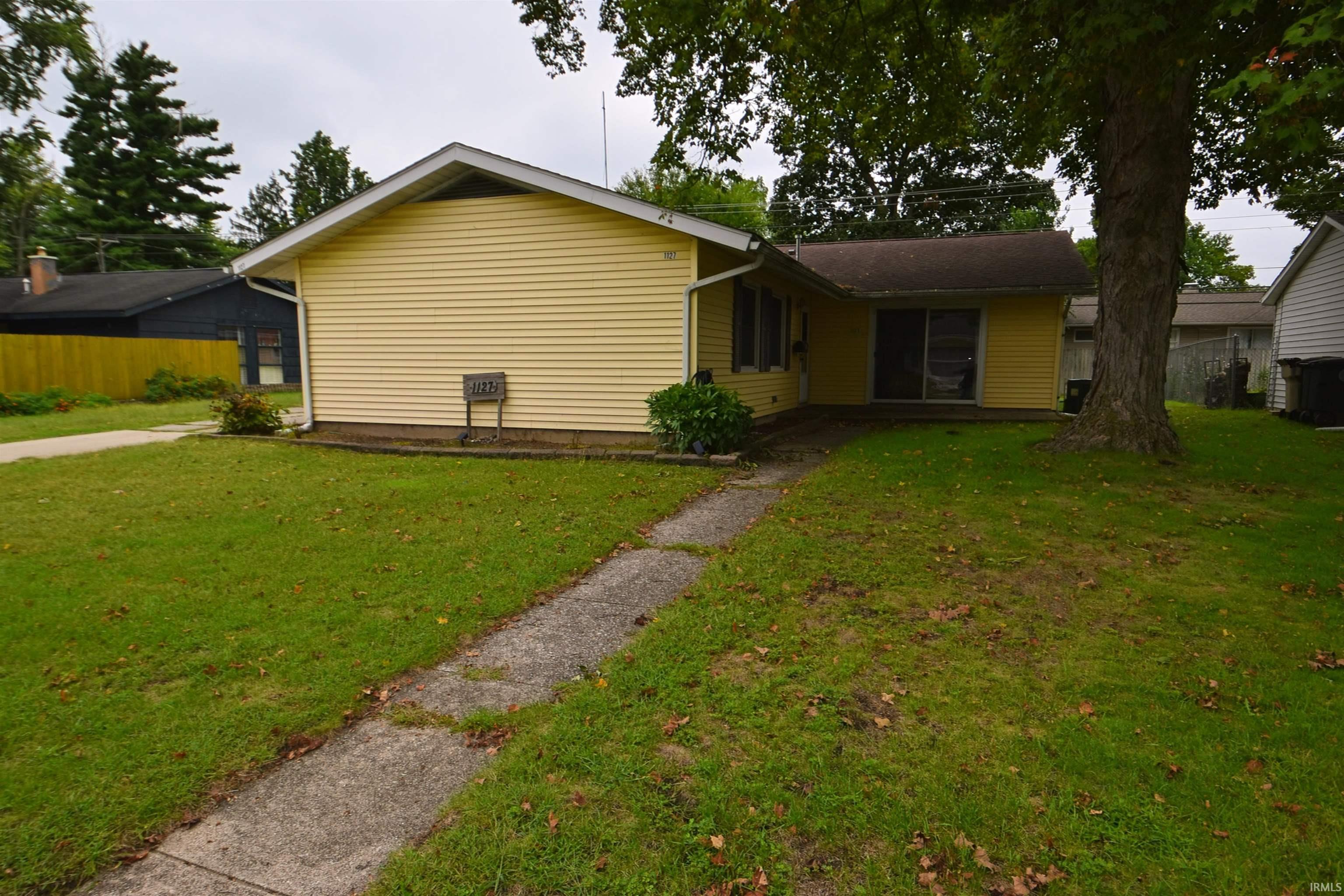 Photo 3 of Sale Pending at 1127 Ebeling Dr, South Bend, IN 46615 | MLS# 202639523 | Listing updated on 2026-09-26