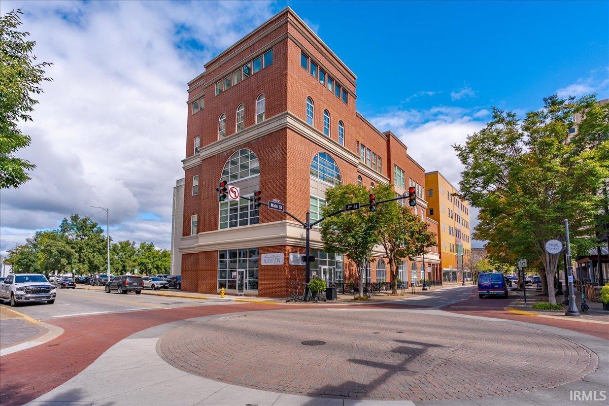Photo 1 of Sale Pending at 300 Main St #1-D2, Evansville, IN 47708 | MLS# 202639604 | Listing updated on 2026-09-30