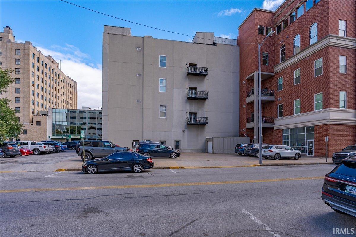 Photo 3 of Sale Pending at 300 Main St #1-D2, Evansville, IN 47708 | MLS# 202639604 | Listing updated on 2026-09-30