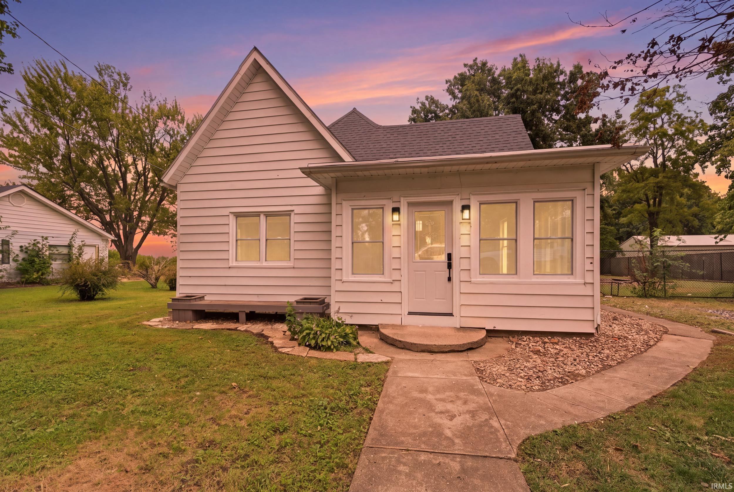 704 E Columbia Street, Chalmers, IN 47929