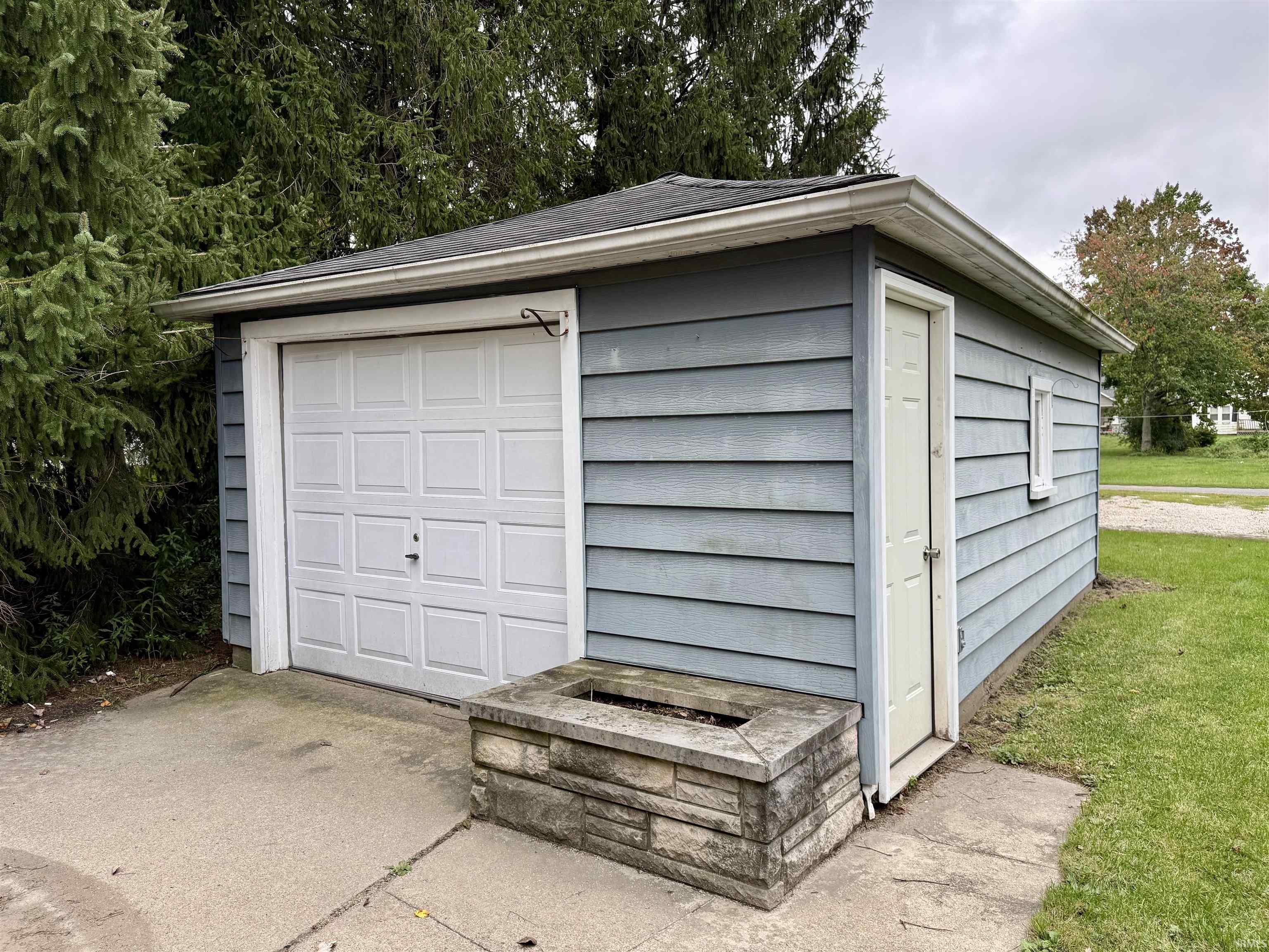 Photo 3 of Sale Pending at 135 E Harrison Ave, Wabash, IN 46992 | MLS# 202639646 | Listing updated on 2026-09-28