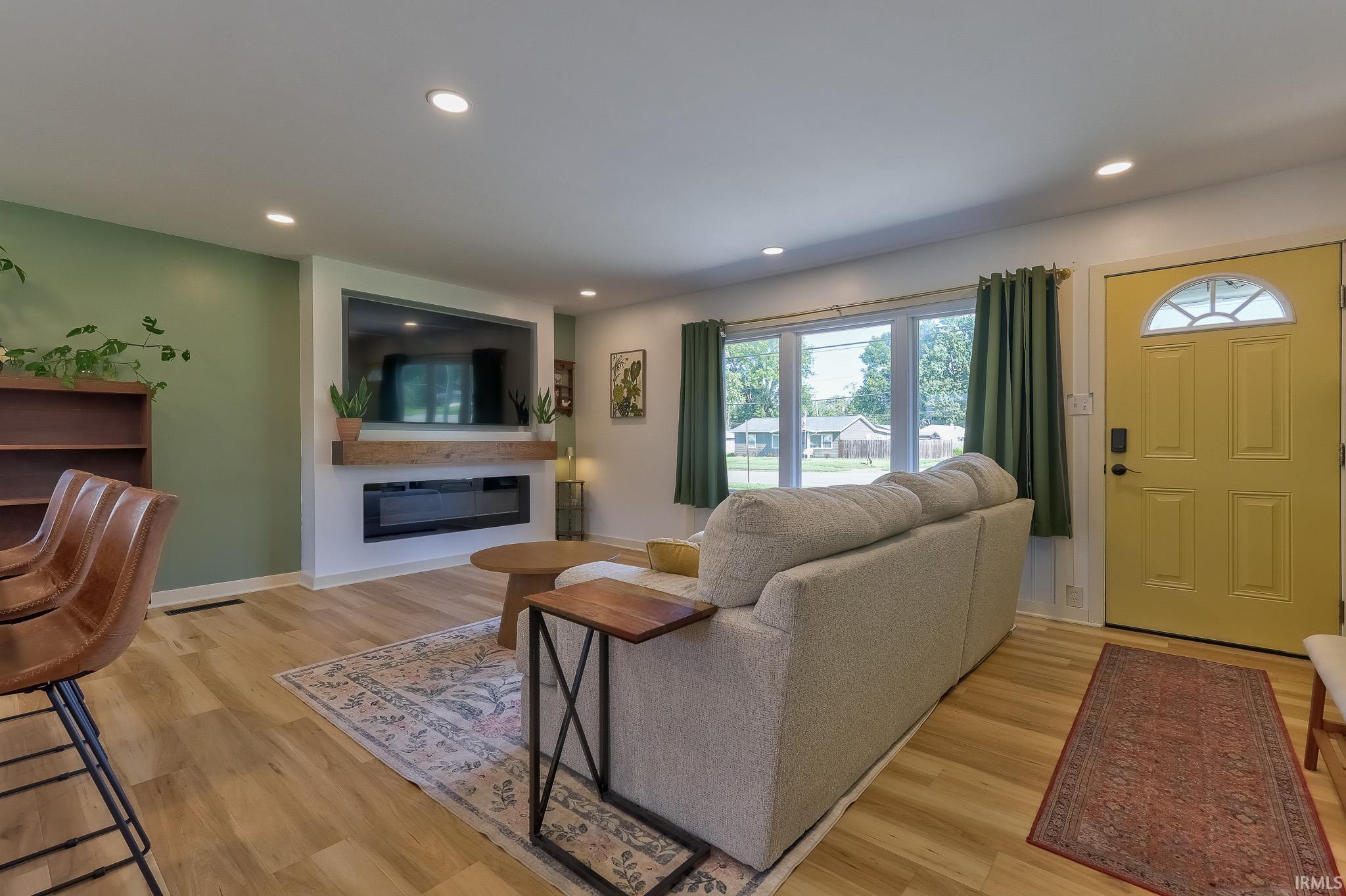 Photo 3 of Sale Pending at 320 W Mill Rd, Evansville, IN 47710 | MLS# 202639700 | Listing updated on 2026-09-29