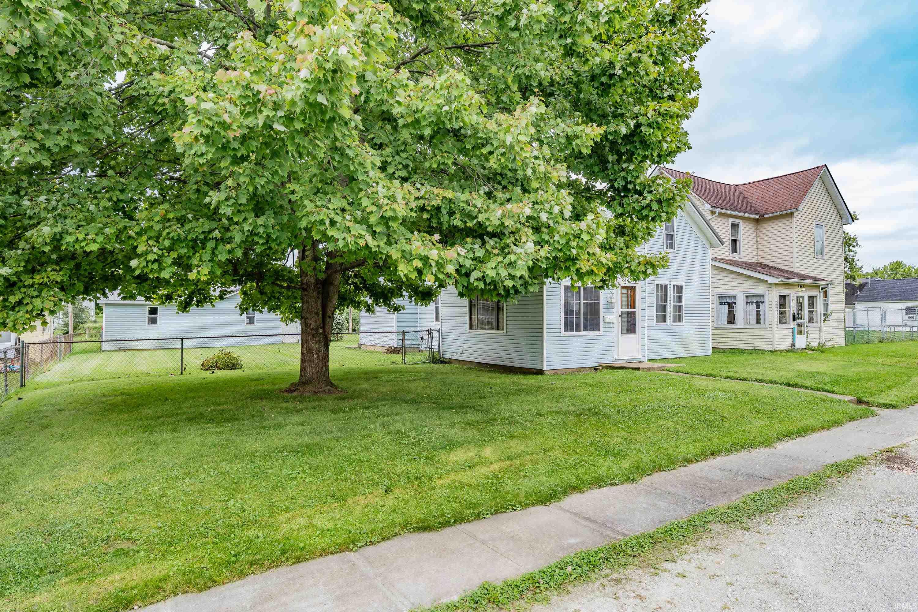 Photo 3 of Sale Pending at 320 E S G St, Gas City, IN 46933 | MLS# 202639957 | Listing updated on 2026-09-28