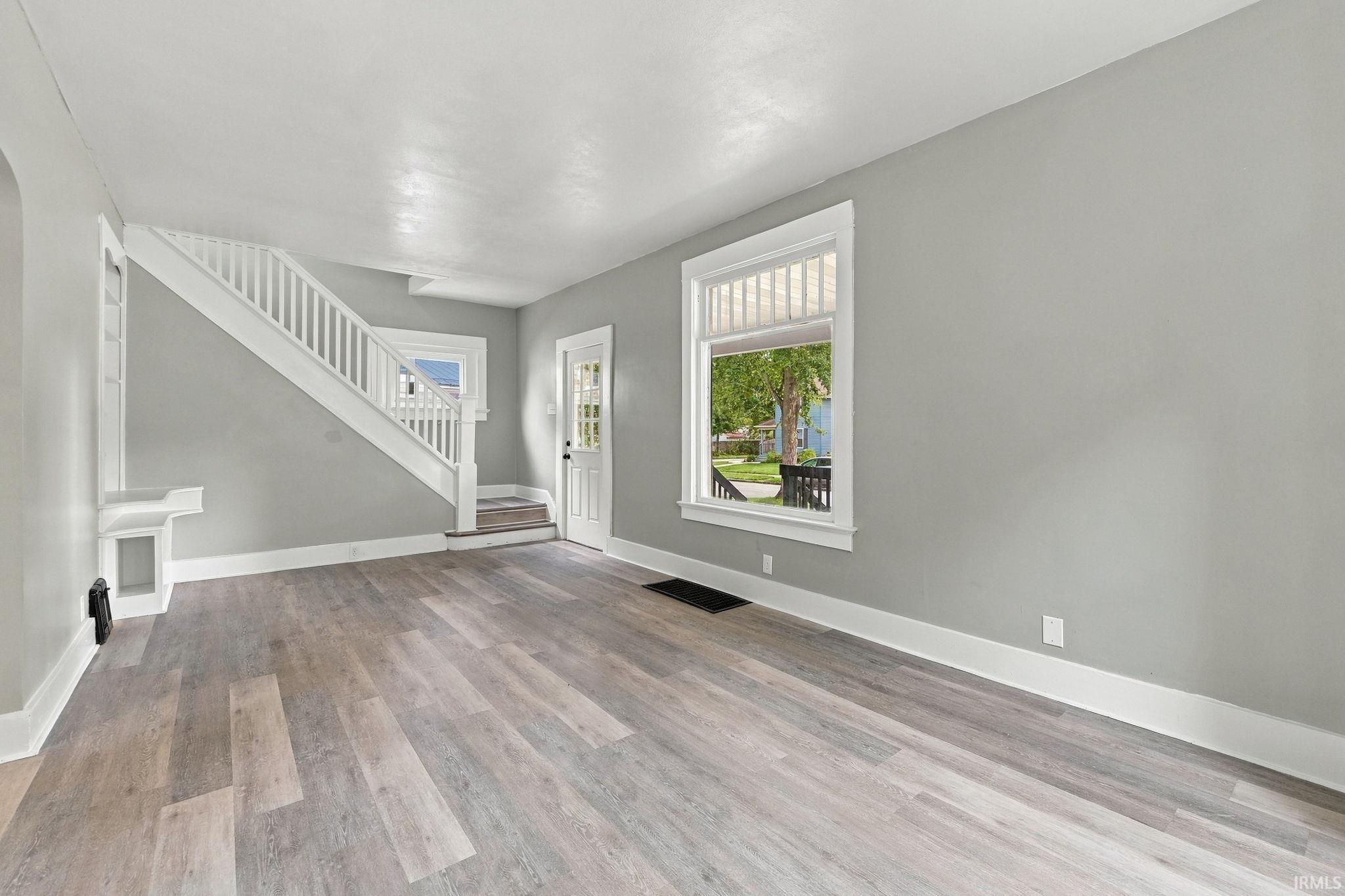 Photo 3 of Sale Pending at 808 Greenlawn Ave, Fort Wayne, IN 46808 | MLS# 202640228 | Listing updated on 2026-09-29
