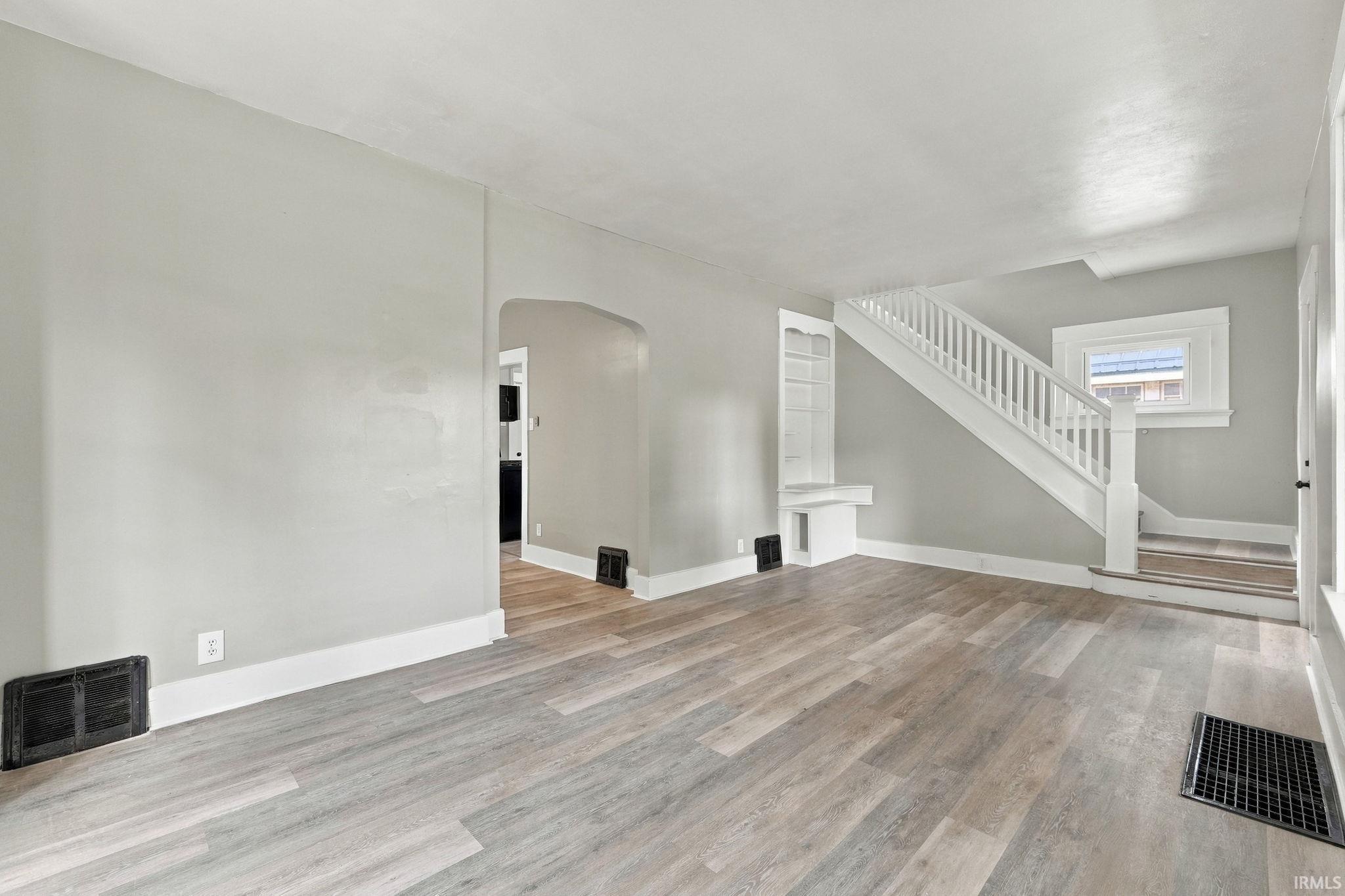Photo 3 of Sale Pending at 808 Greenlawn Ave, Fort Wayne, IN 46808 | MLS# 202640228 | Listing updated on 2026-09-29