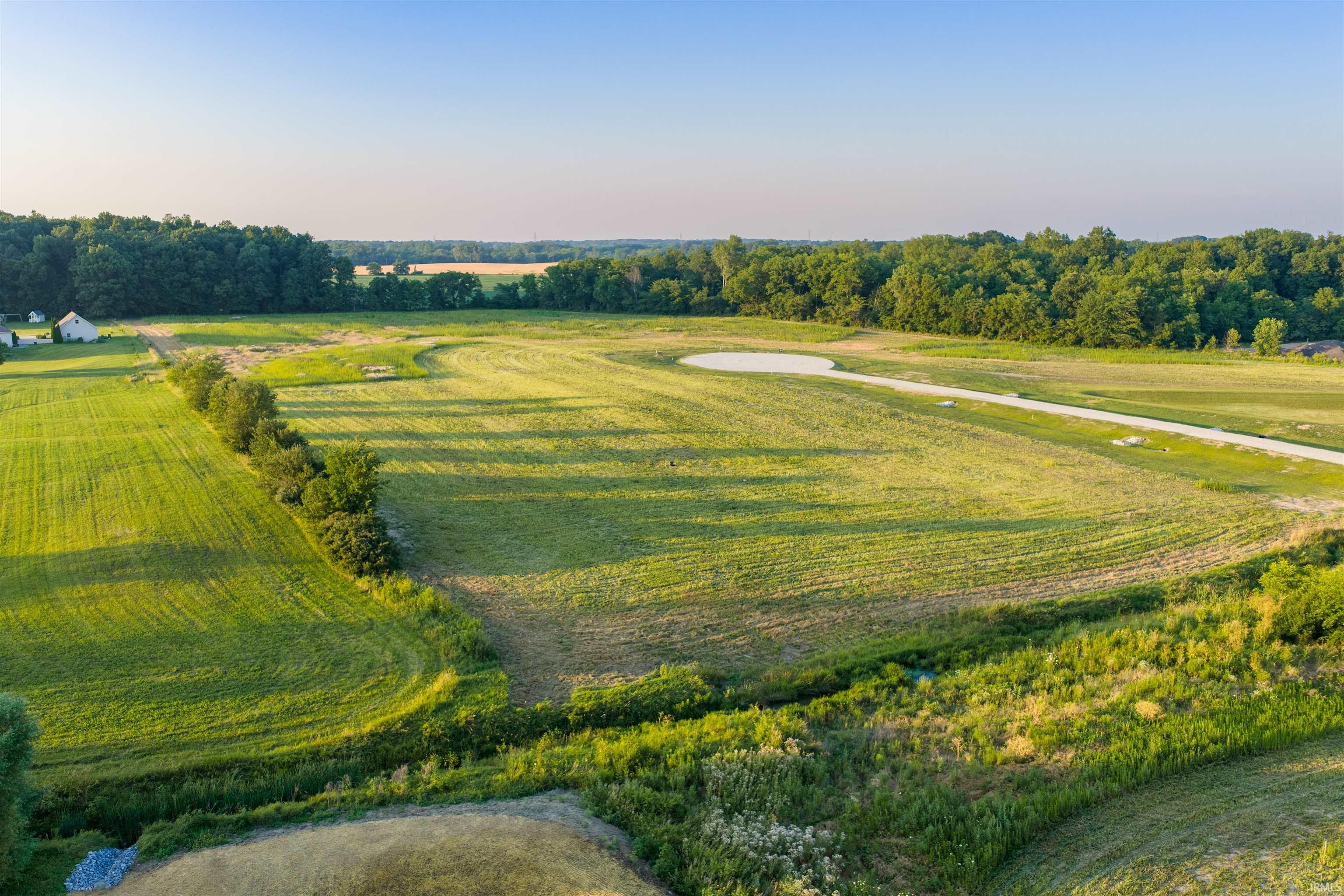 Photo 4 of Sale Pending at 3302 E Sunflower Dr, Roanoke, IN 46783 | MLS# 202640345 | Listing updated on 2026-10-05