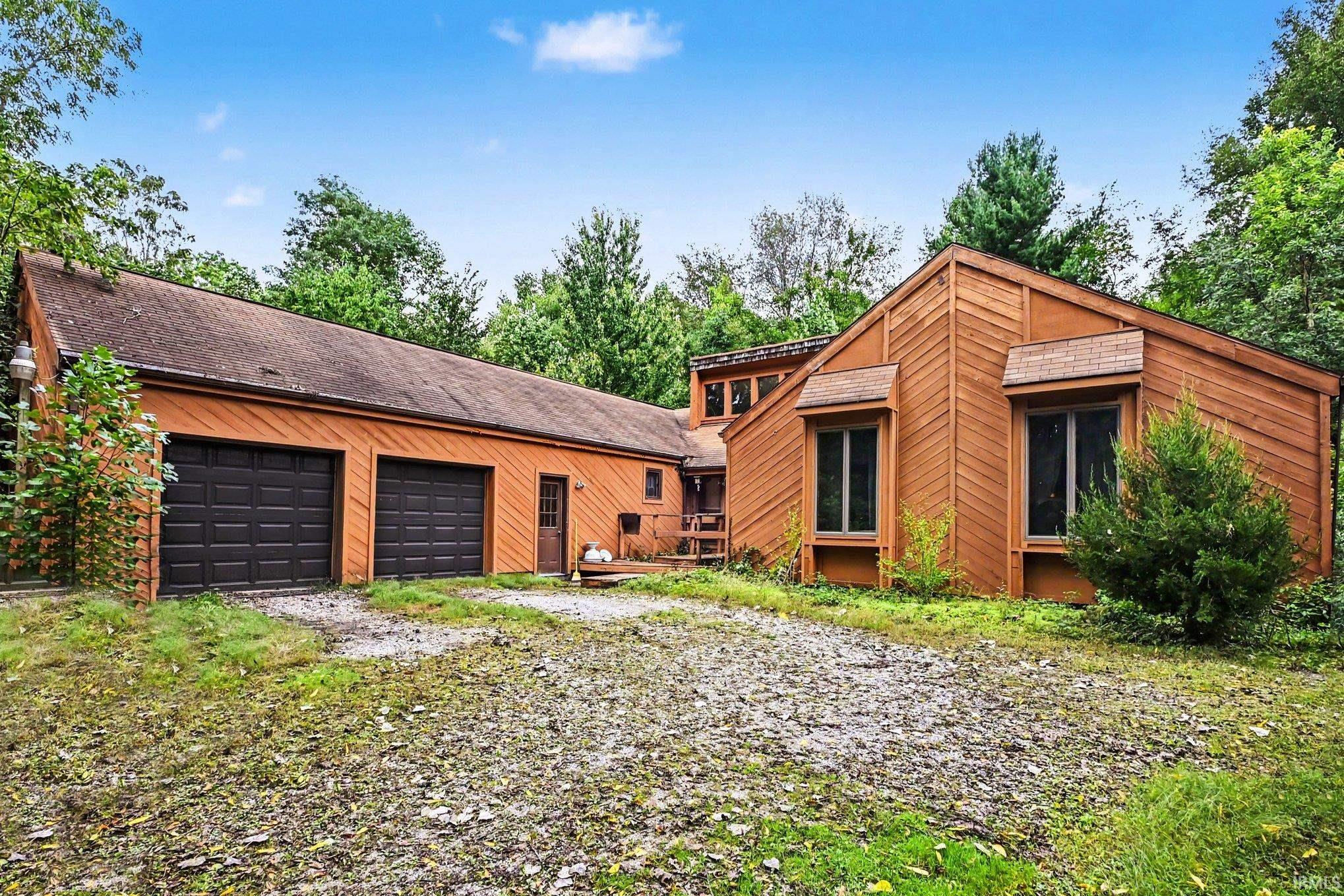 Photo 1 of Sale Pending at 9416 E Natti Crow Rd, Syracuse, IN 46567 | MLS# 202640376 | Listing updated on 2026-09-29
