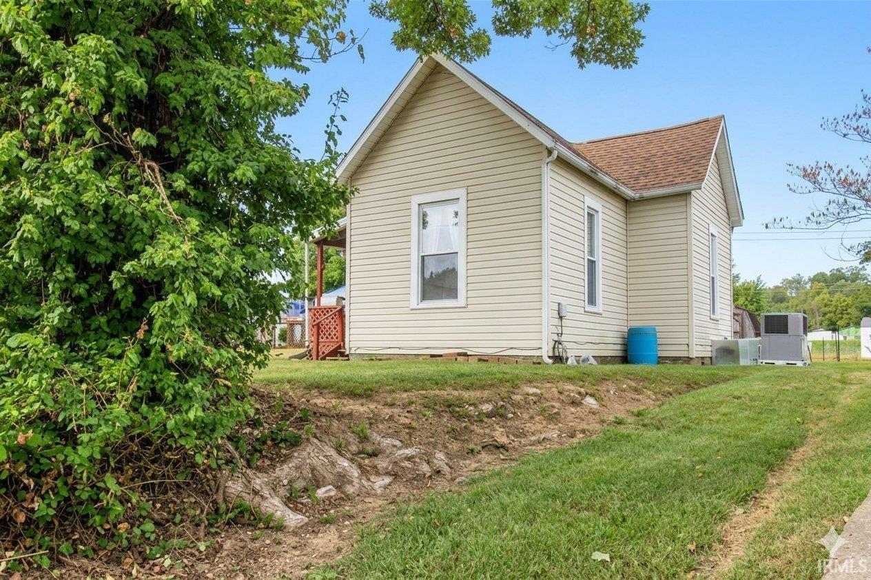 Photo 2 of Sale Pending at 717 S Hart St, Princeton, IN 47670 | MLS# 202640382 | Listing updated on 2026-10-01