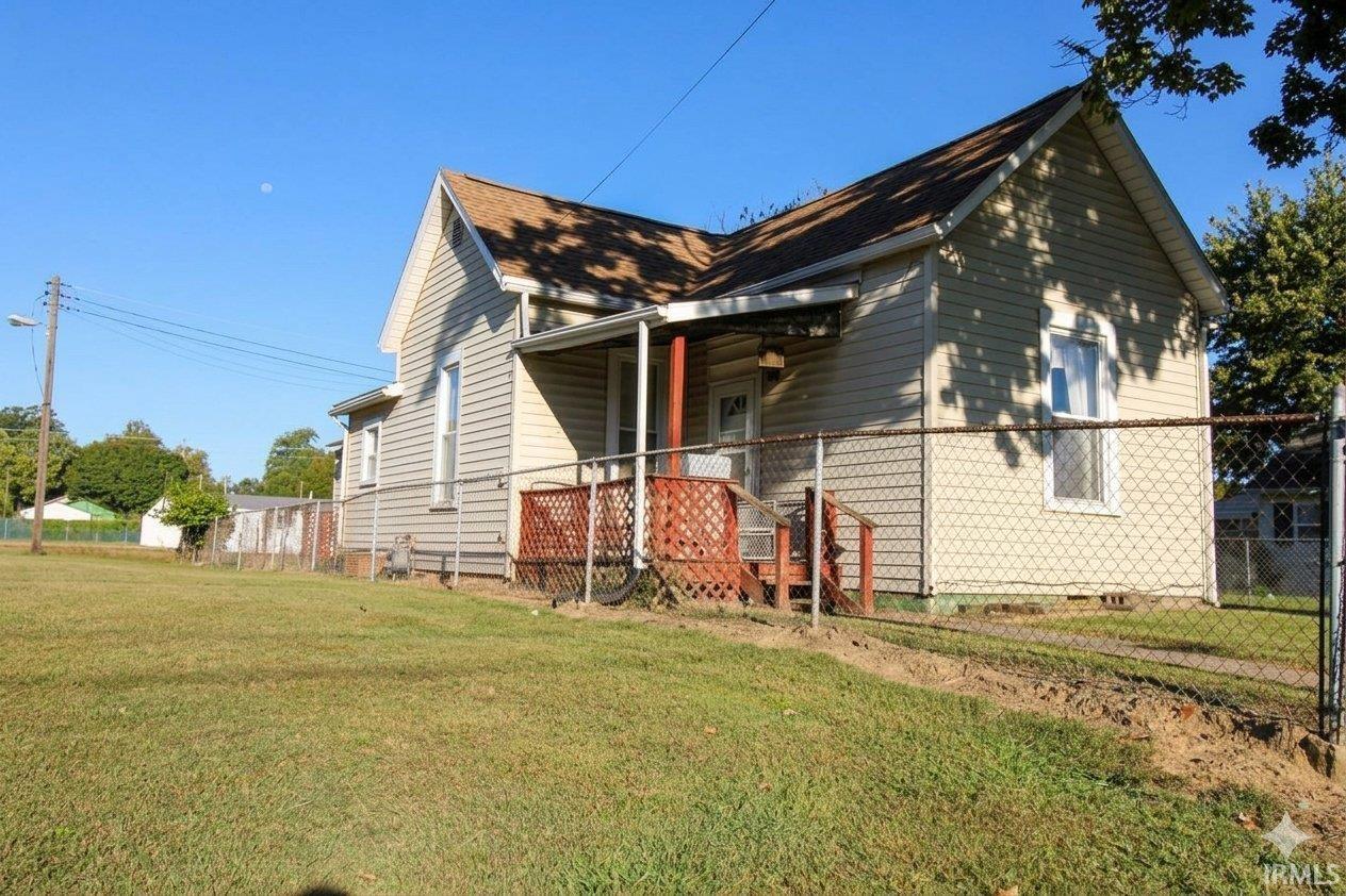 Photo 3 of Sale Pending at 717 S Hart St, Princeton, IN 47670 | MLS# 202640382 | Listing updated on 2026-10-01