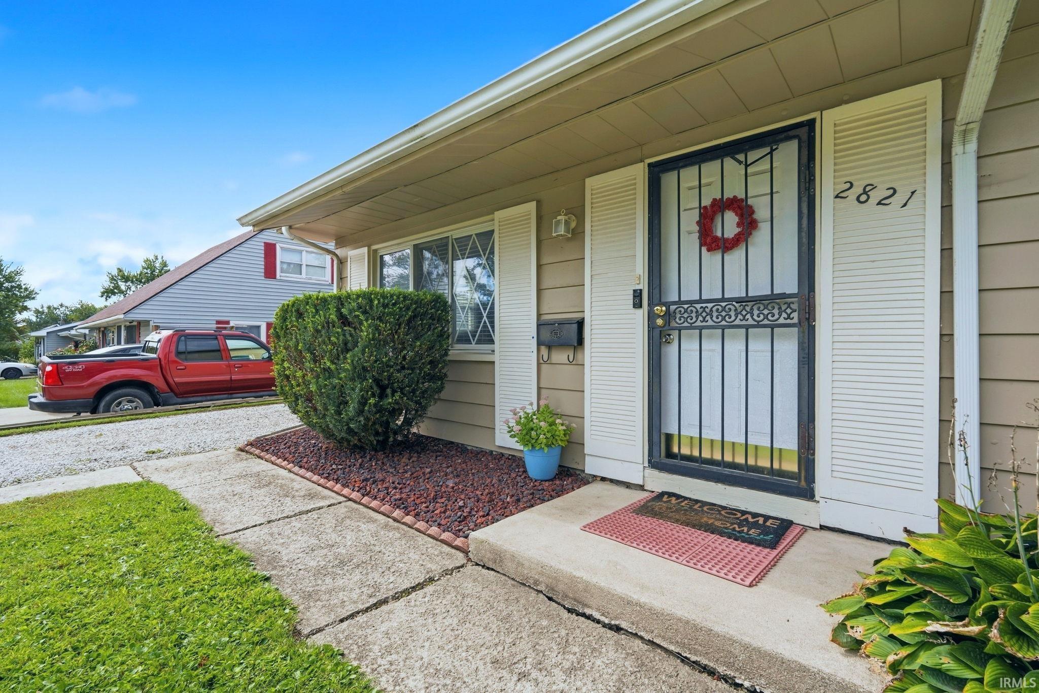 Photo 3 of Sale Pending at 2821 Barnhart Ave, Fort Wayne, IN 46805 | MLS# 202640386 | Listing updated on 2026-10-01