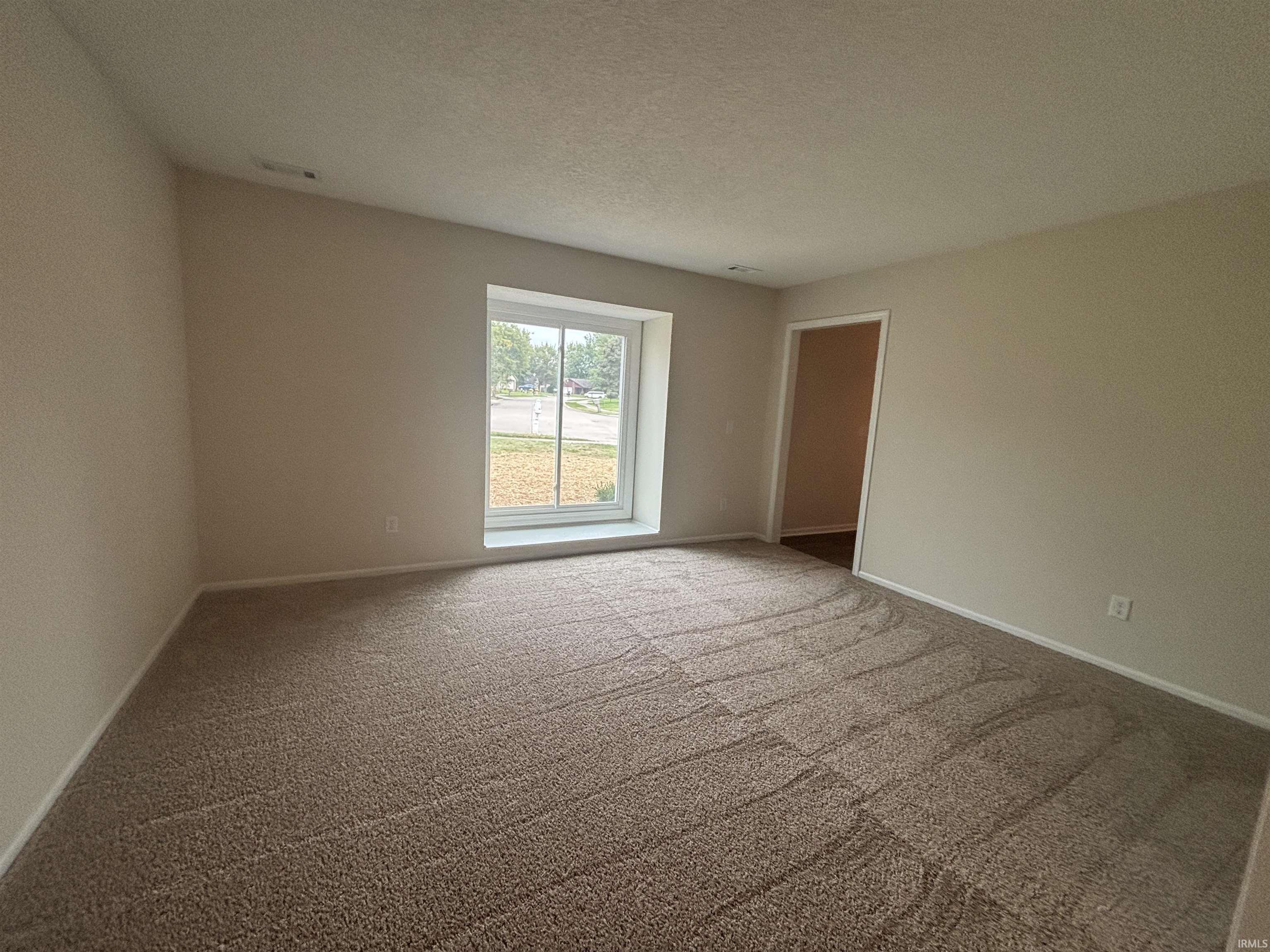 Photo 4 of Sale Pending at 4504 Woodlynn Ct, Fort Wayne, IN 46816 | MLS# 202640524 | Listing updated on 2026-10-01