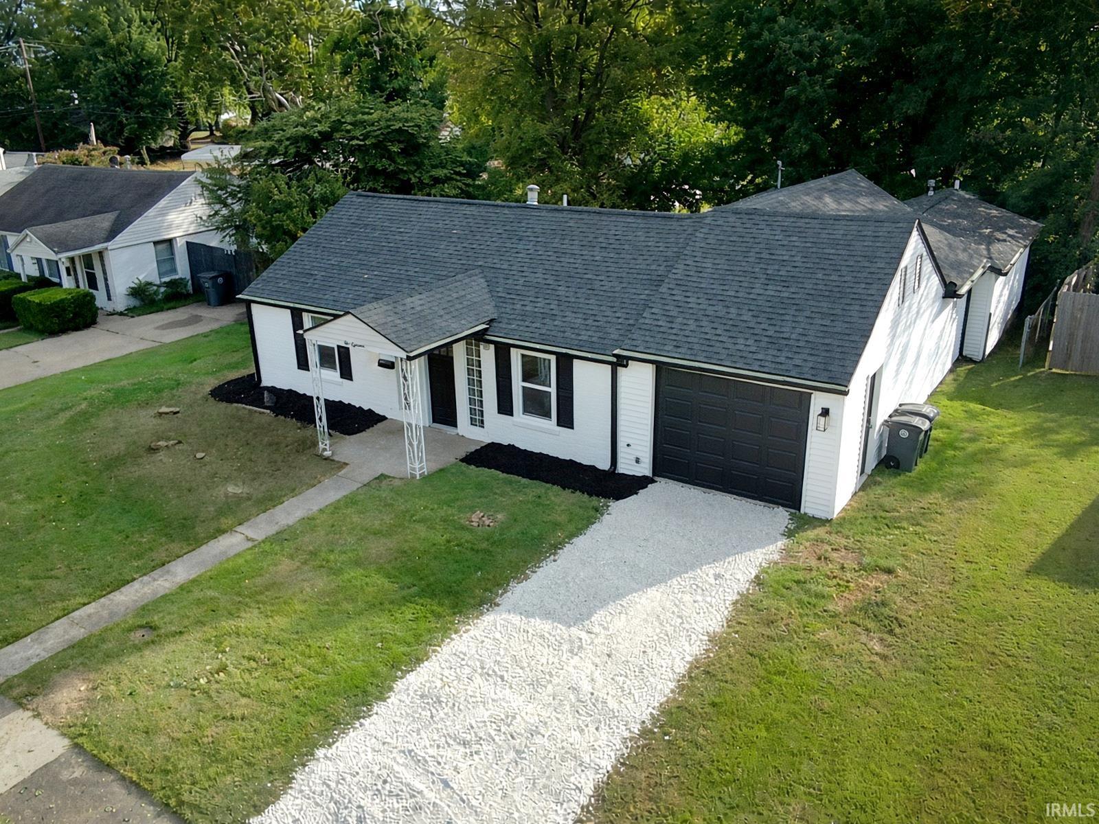 Photo 3 of Sale Pending at 218 S Iroquois Dr, Evansville, IN 47714 | MLS# 202640593 | Listing updated on 2026-10-02