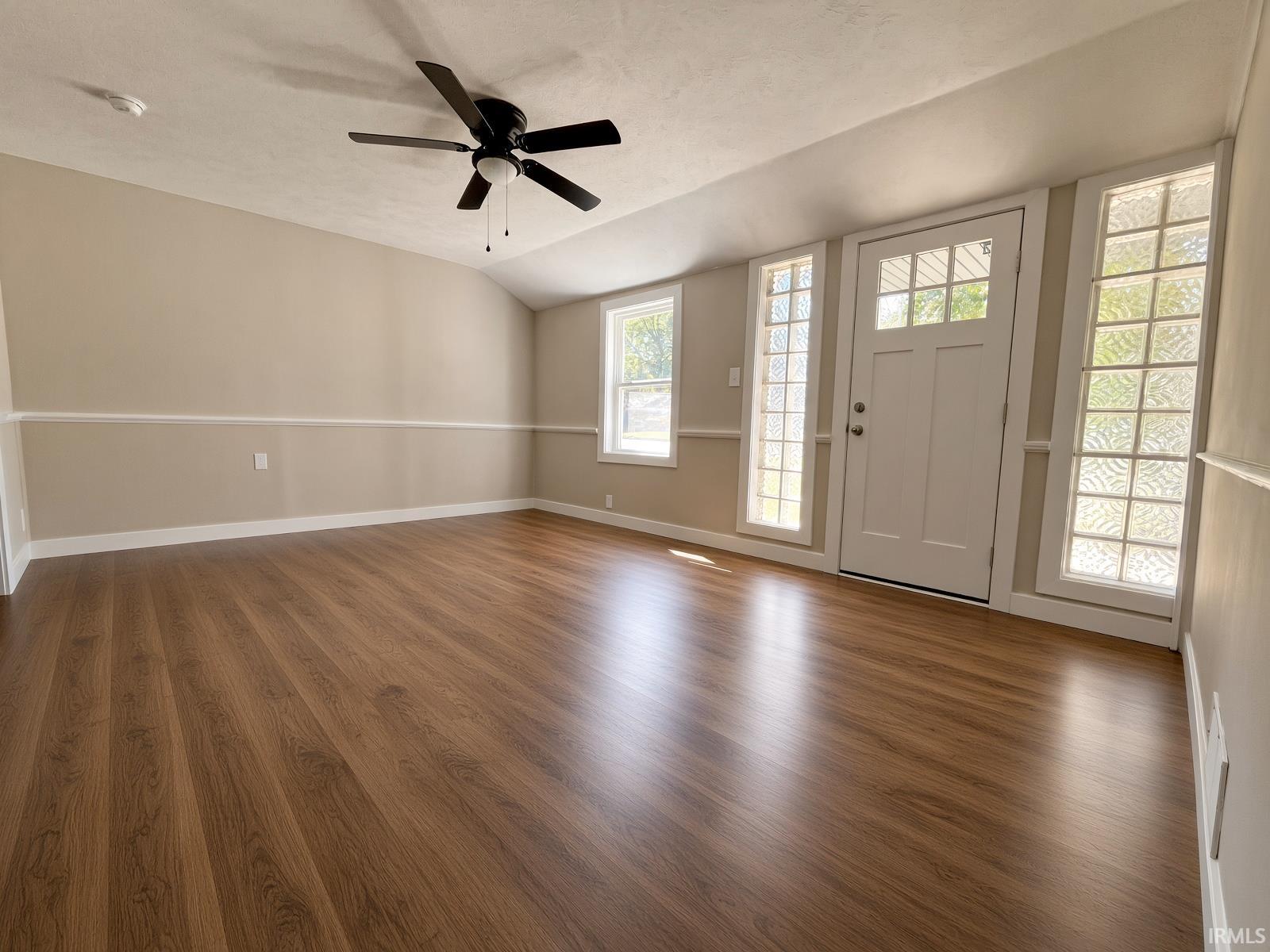 Photo 3 of Sale Pending at 218 S Iroquois Dr, Evansville, IN 47714 | MLS# 202640593 | Listing updated on 2026-10-02