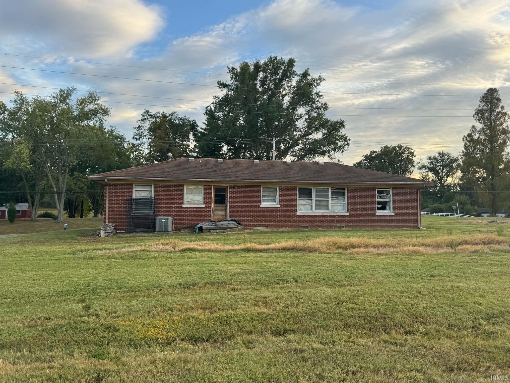 Photo 1 of Sale Pending at 6922 Oak Grv Rd, Newburgh, IN 47630 | MLS# 202640648 | Listing updated on 2026-10-01