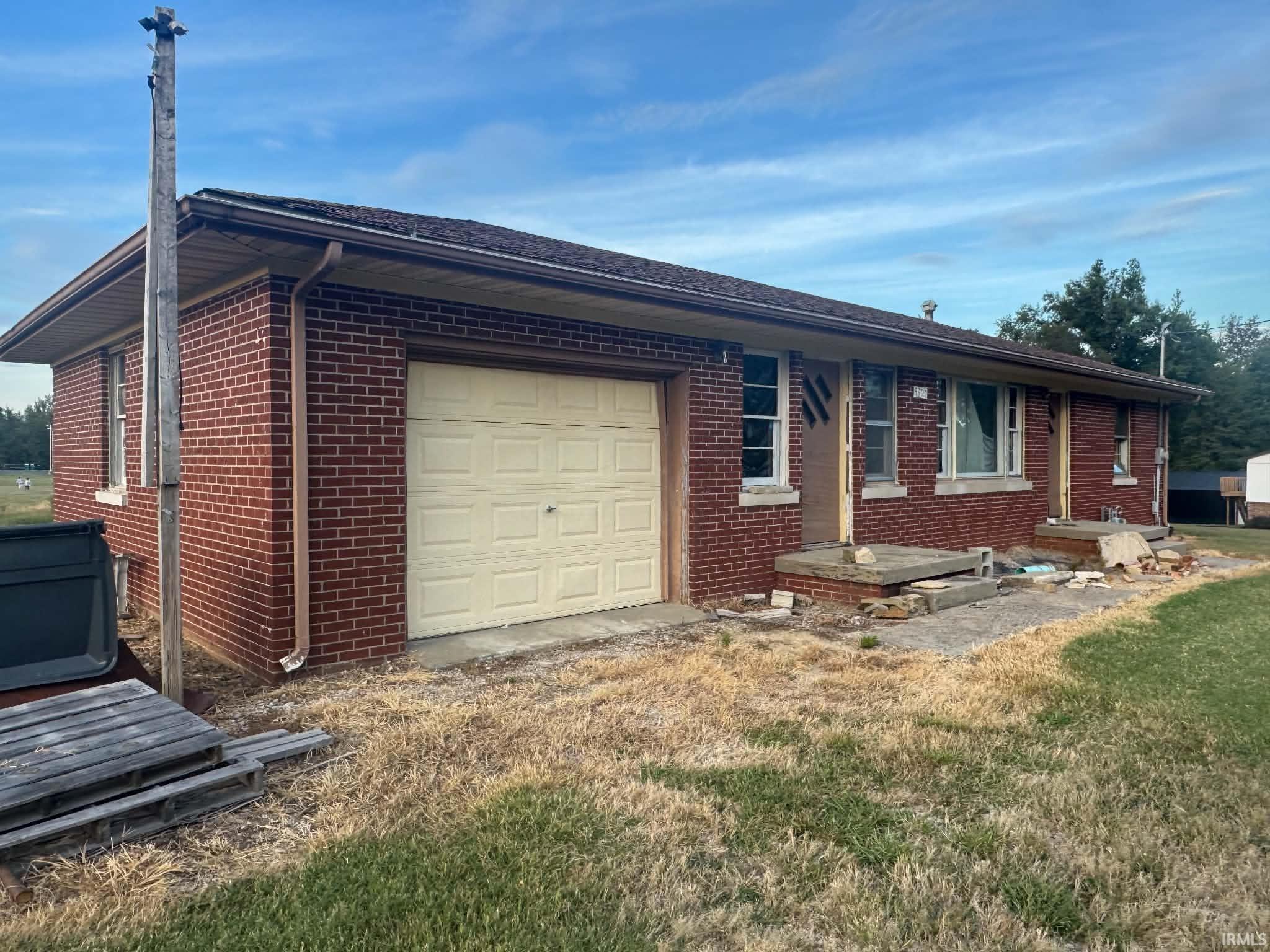 Photo 2 of Sale Pending at 6922 Oak Grv Rd, Newburgh, IN 47630 | MLS# 202640648 | Listing updated on 2026-10-01