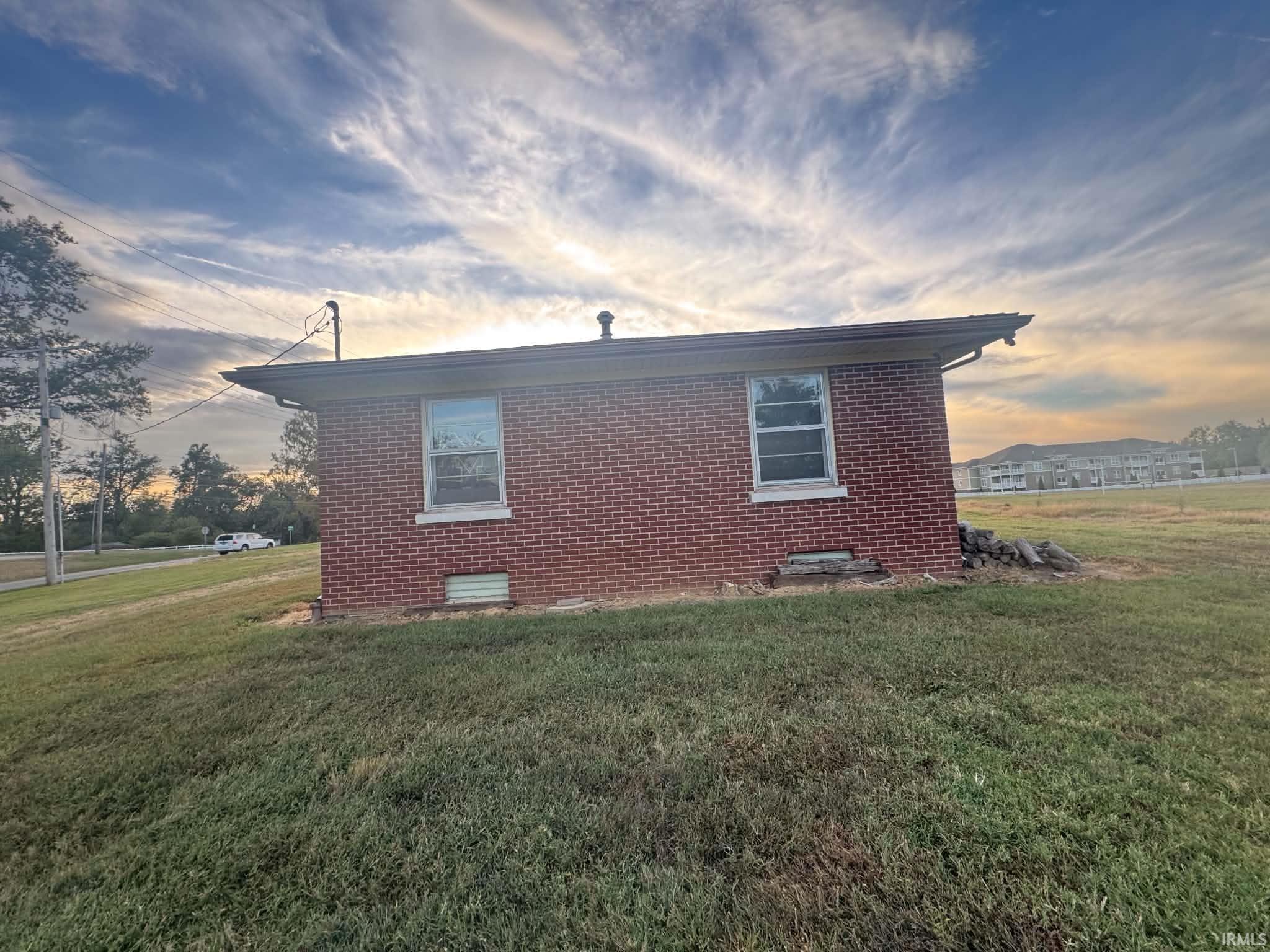 Photo 3 of Sale Pending at 6922 Oak Grv Rd, Newburgh, IN 47630 | MLS# 202640648 | Listing updated on 2026-10-01