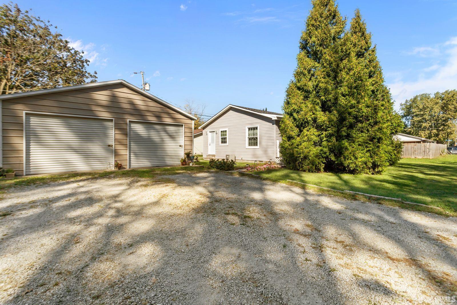 Photo 2 of Manufactured home for sale at 1605 N Locke St, Kokomo, IN 46901 | MLS# 202641123 | Listing updated on 2026-10-05