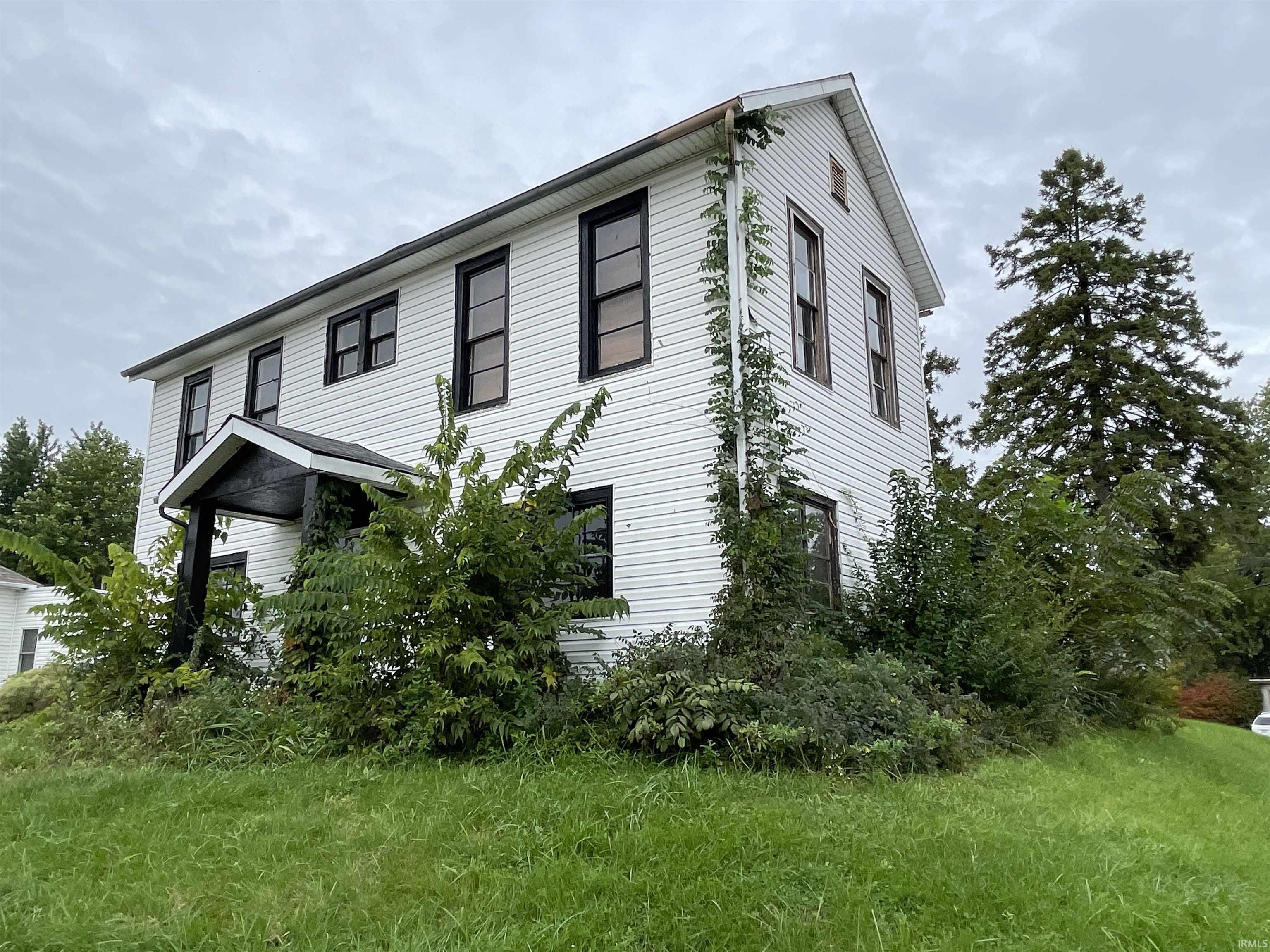Photo 3 of Manufactured home for sale at 558 Iva St, Huntington, IN 46750 | MLS# 202641187 | Listing updated on 2026-10-05