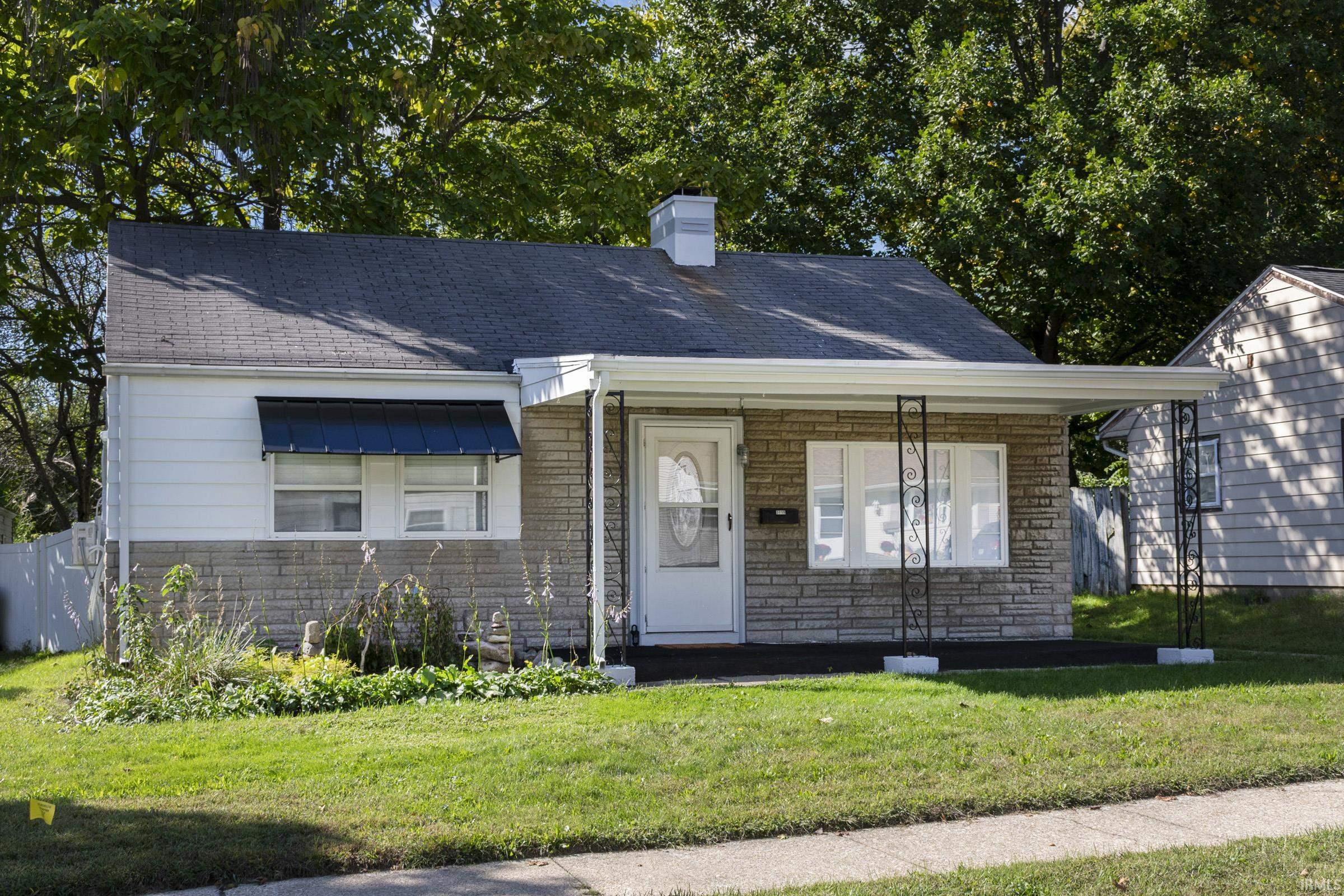 Manufactured home for sale at 3719 Carroll St, South Bend, IN 46614 | MLS# 202641247